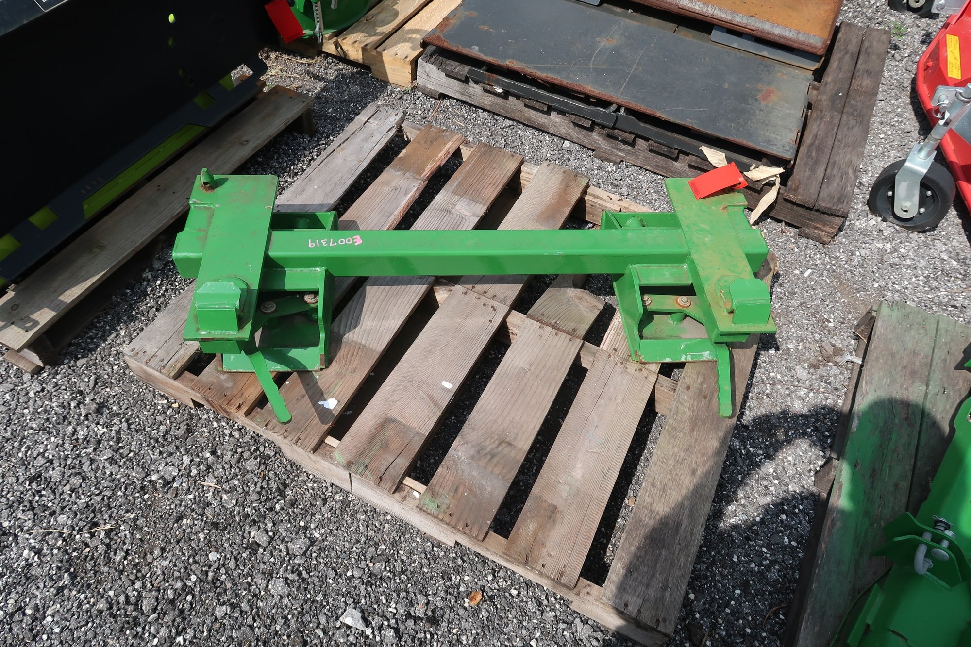 JOHN DEERE LOT NUMBER 167 (A53084)