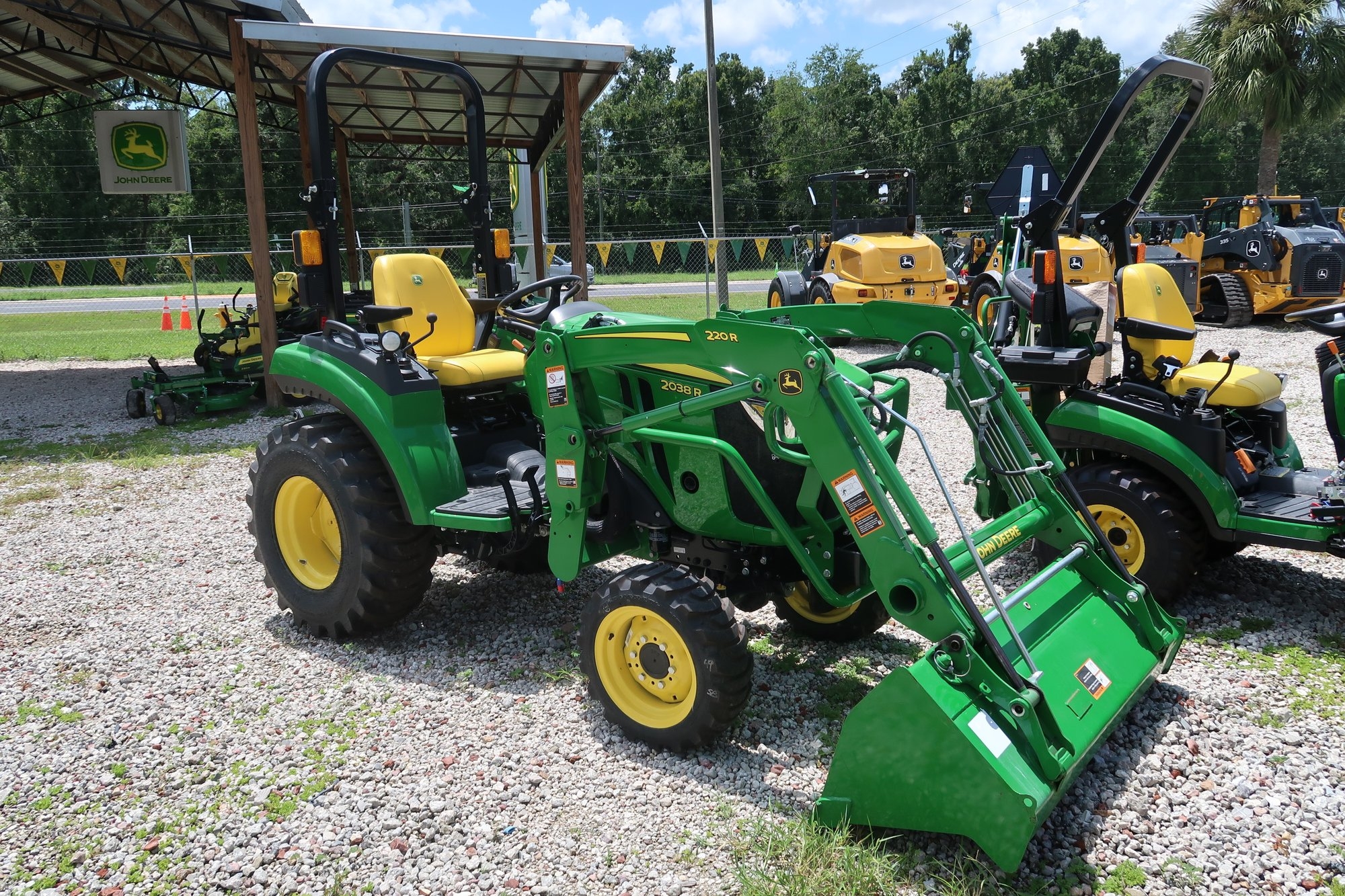 JOHN DEERE 2038R LOT NUMBER 175 (A53084)