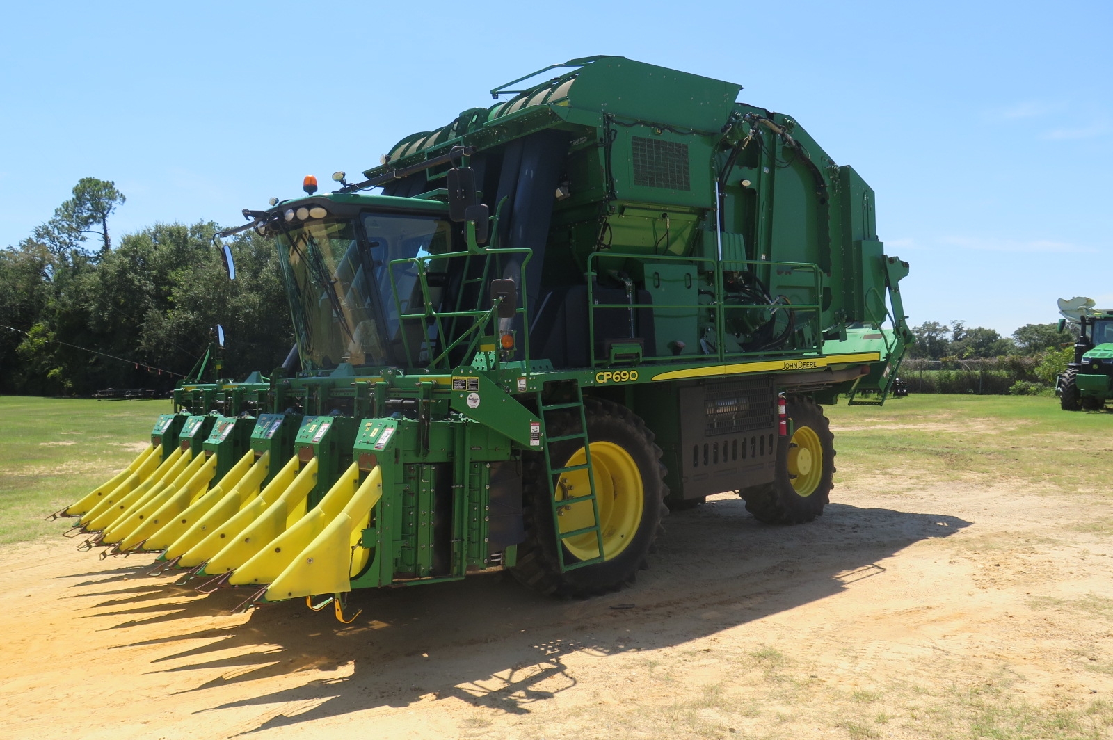 2017 JOHN DEERE CP690 LOT NUMBER 194 (A53084)