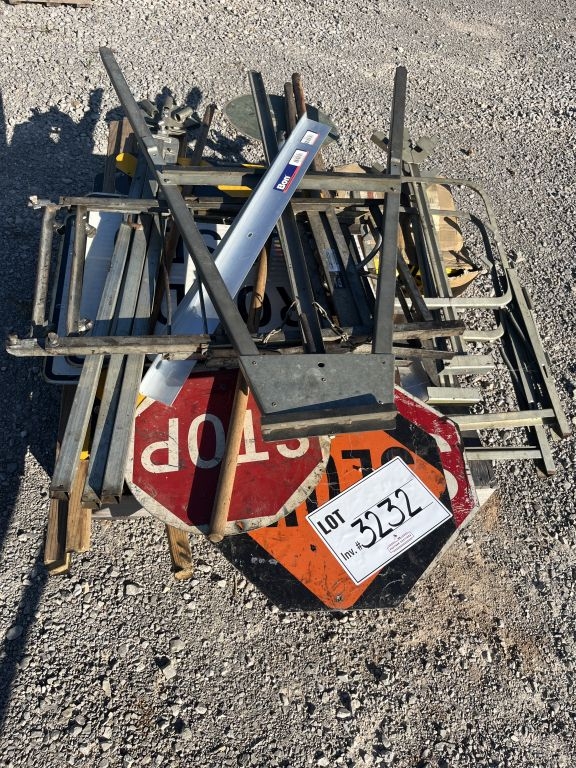 Miscellaneous Pallet of Road Safety Signage (A52384)