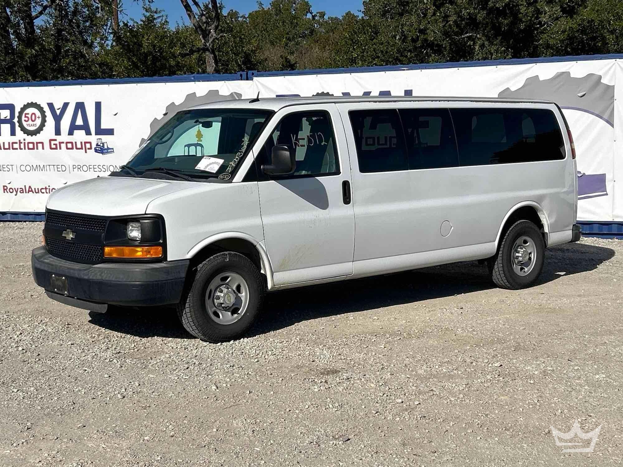 2013 Chevrolet Express 3500 Passenger Van (A55973)