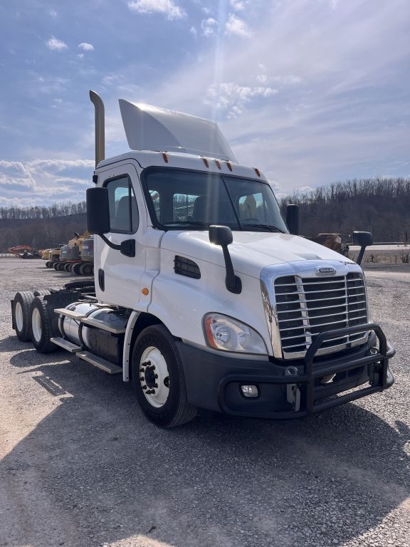 2018 Freightliner Day Cab, Detroit Diesel, Auto (A52384)