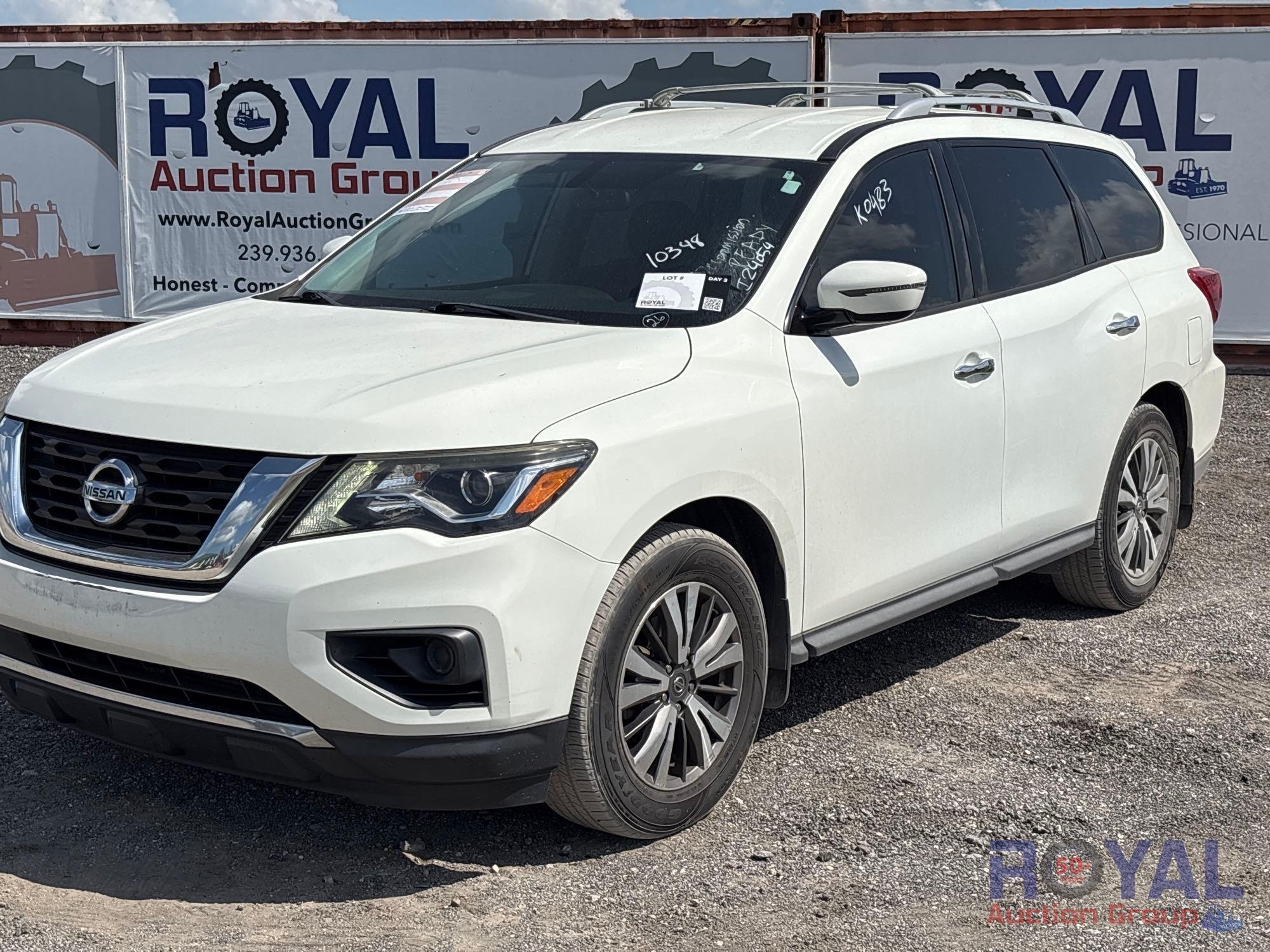 2017 Nissan Pathfinder SUV (A50324)