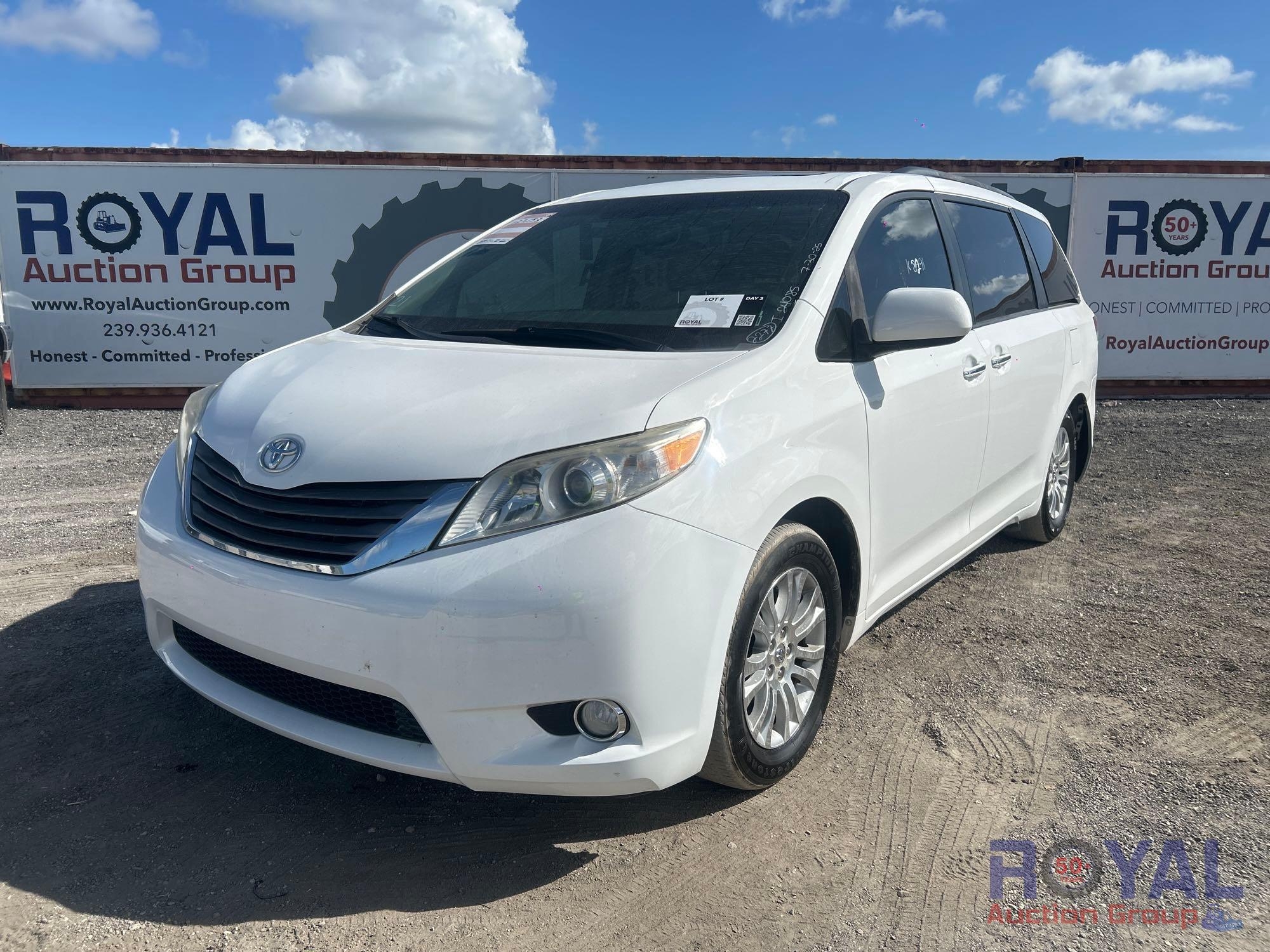 2011 Toyota Sienna Van (A50324)