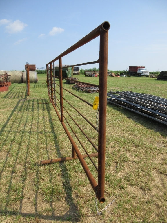 24' Free Standing Panel with Swing Gate (A50515)