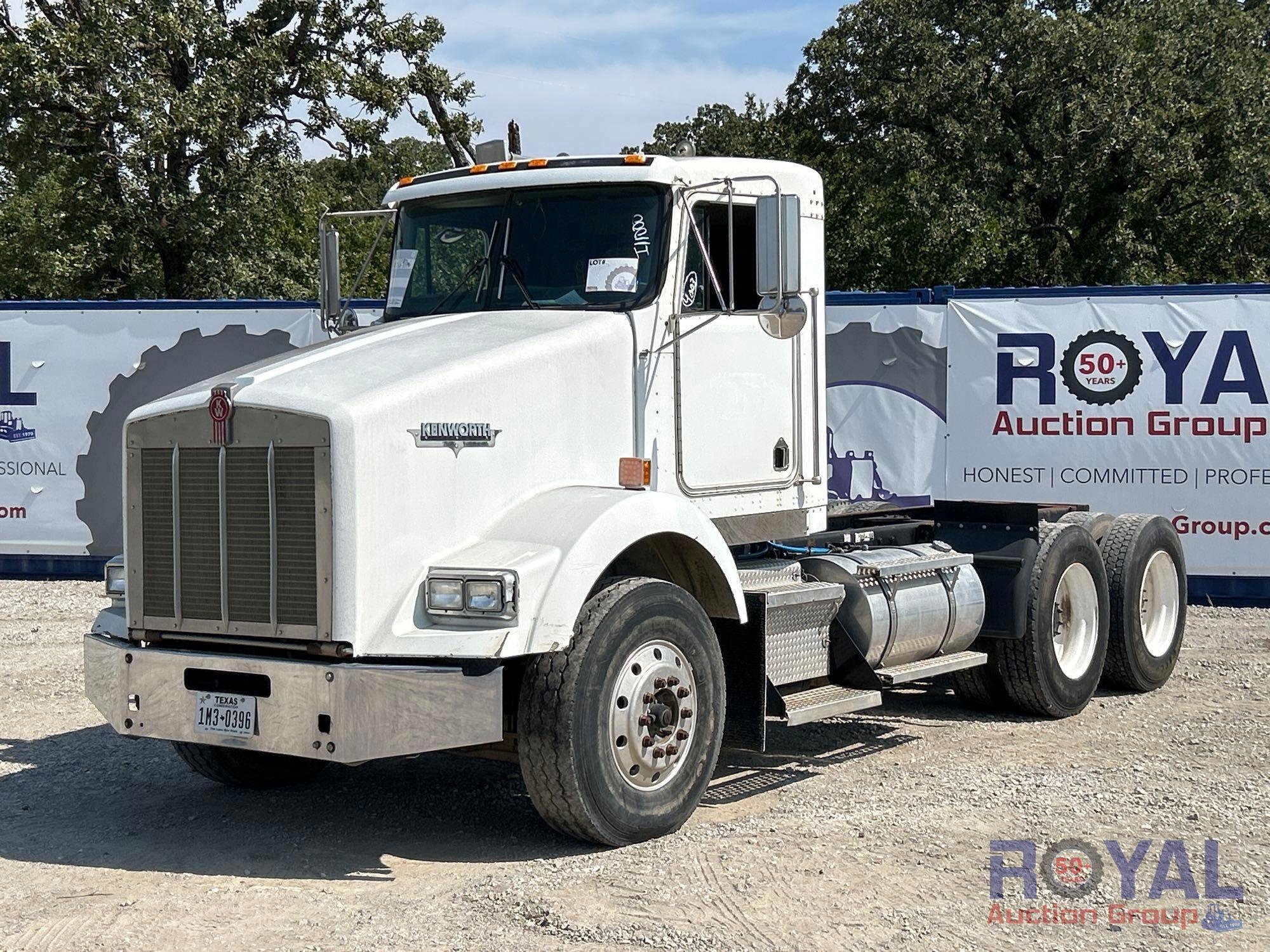 2004 Kenworth T800 Day Cab T/A Truck Tractor (A52377)