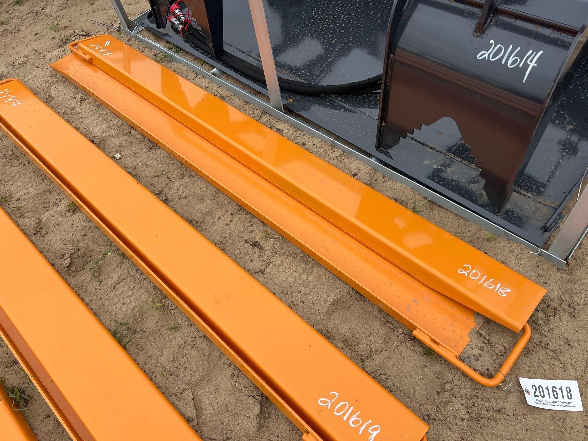 UNUSED LANDHONOR 82" FORK EXTENSIONS (A54757)