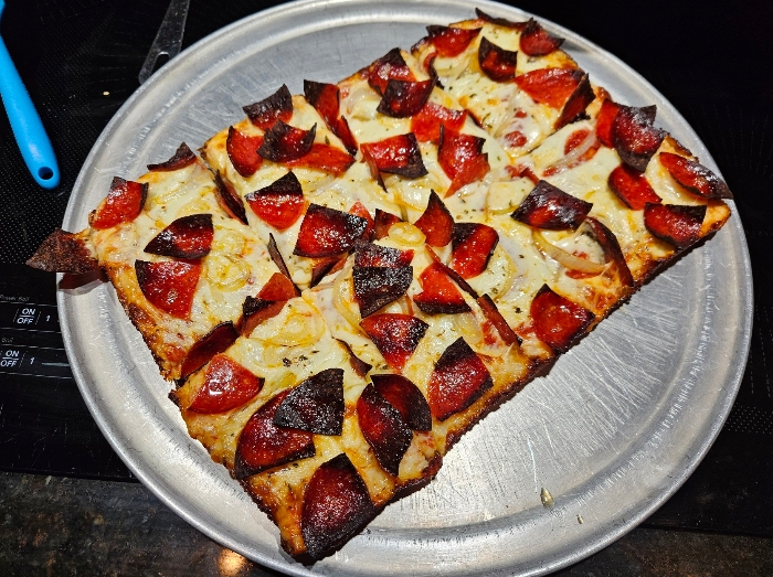 25 06 07 sicilian pepperoni onions sliced from above small.jpg