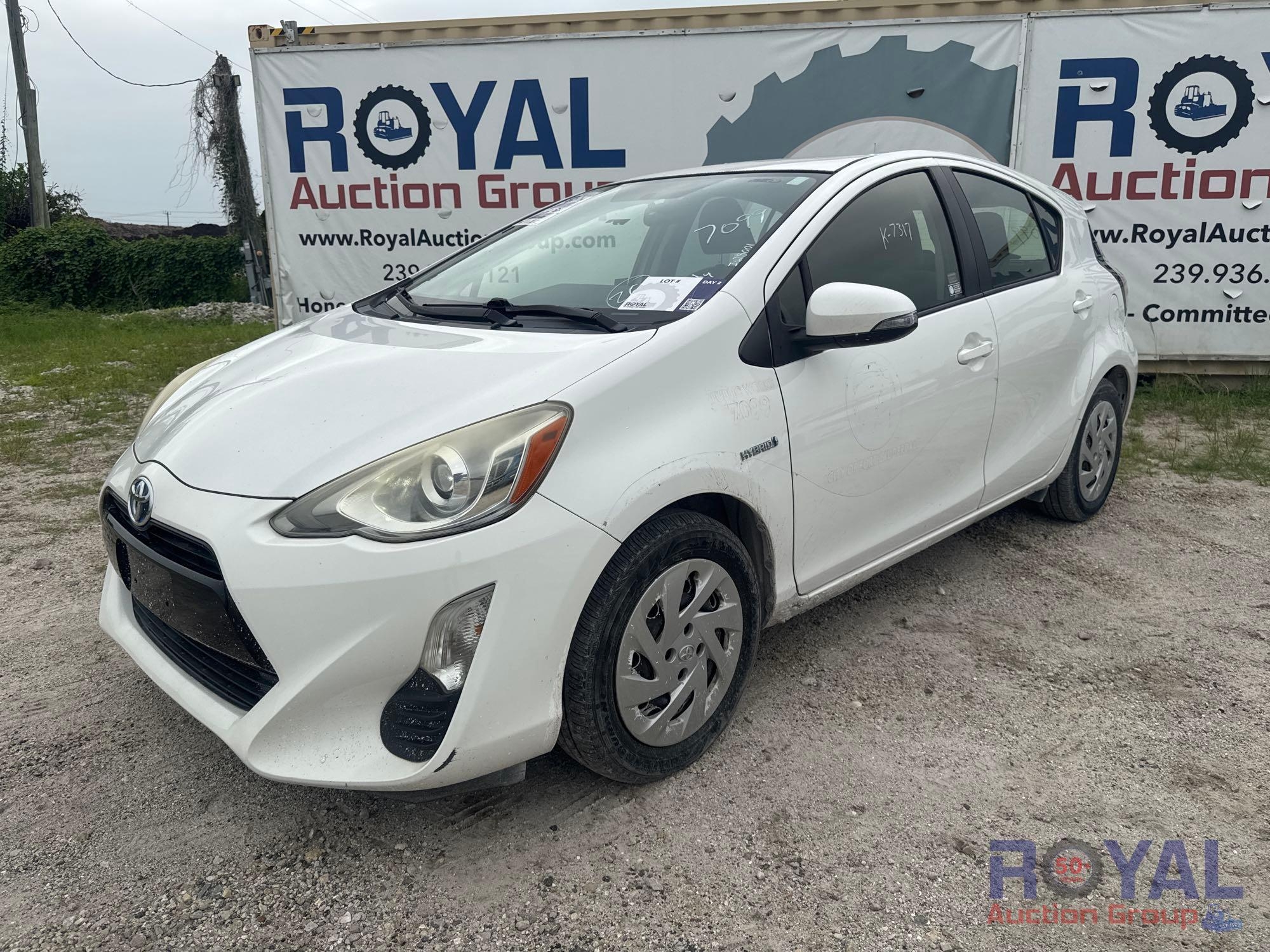 2016 Toyota Prius Hatchback (A53424)