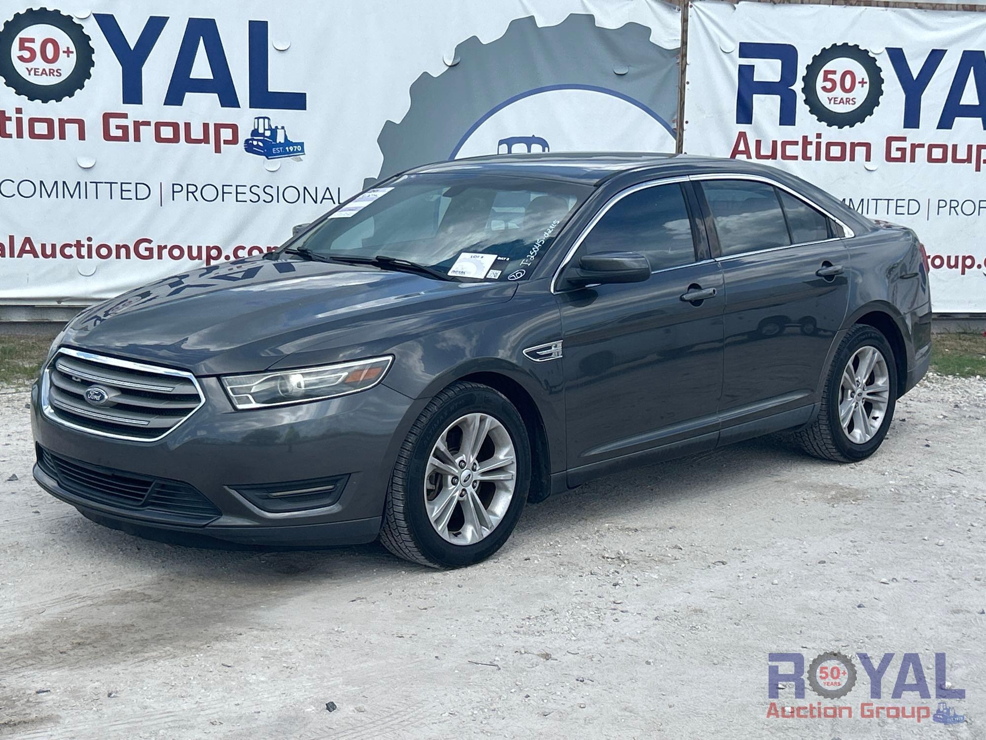2017 Ford Taurus SEL Sedan (A48082)