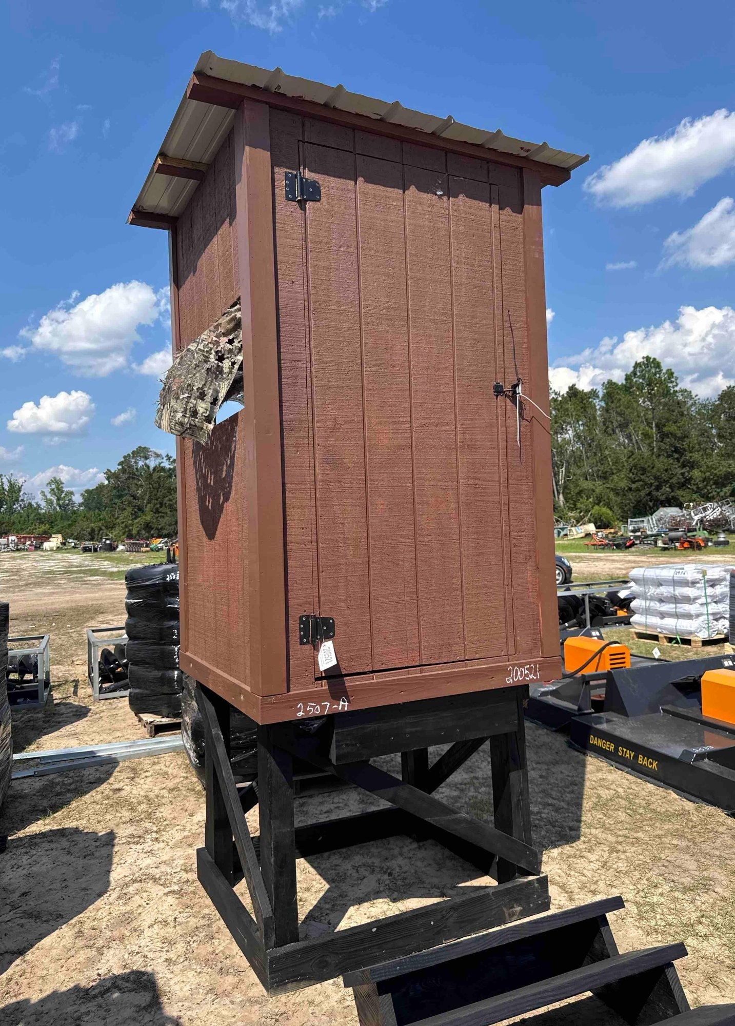 HOMEMADE 4' X 4' DEER STAND (A51248)