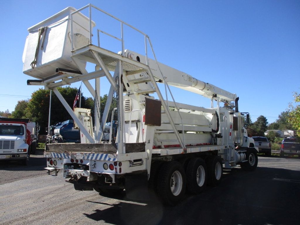 2007 INTERNATIONAL PAYSTAR 5600 Bucket Truck (A52384)