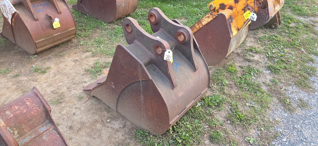 24" Backhoe Bucket (A50775)