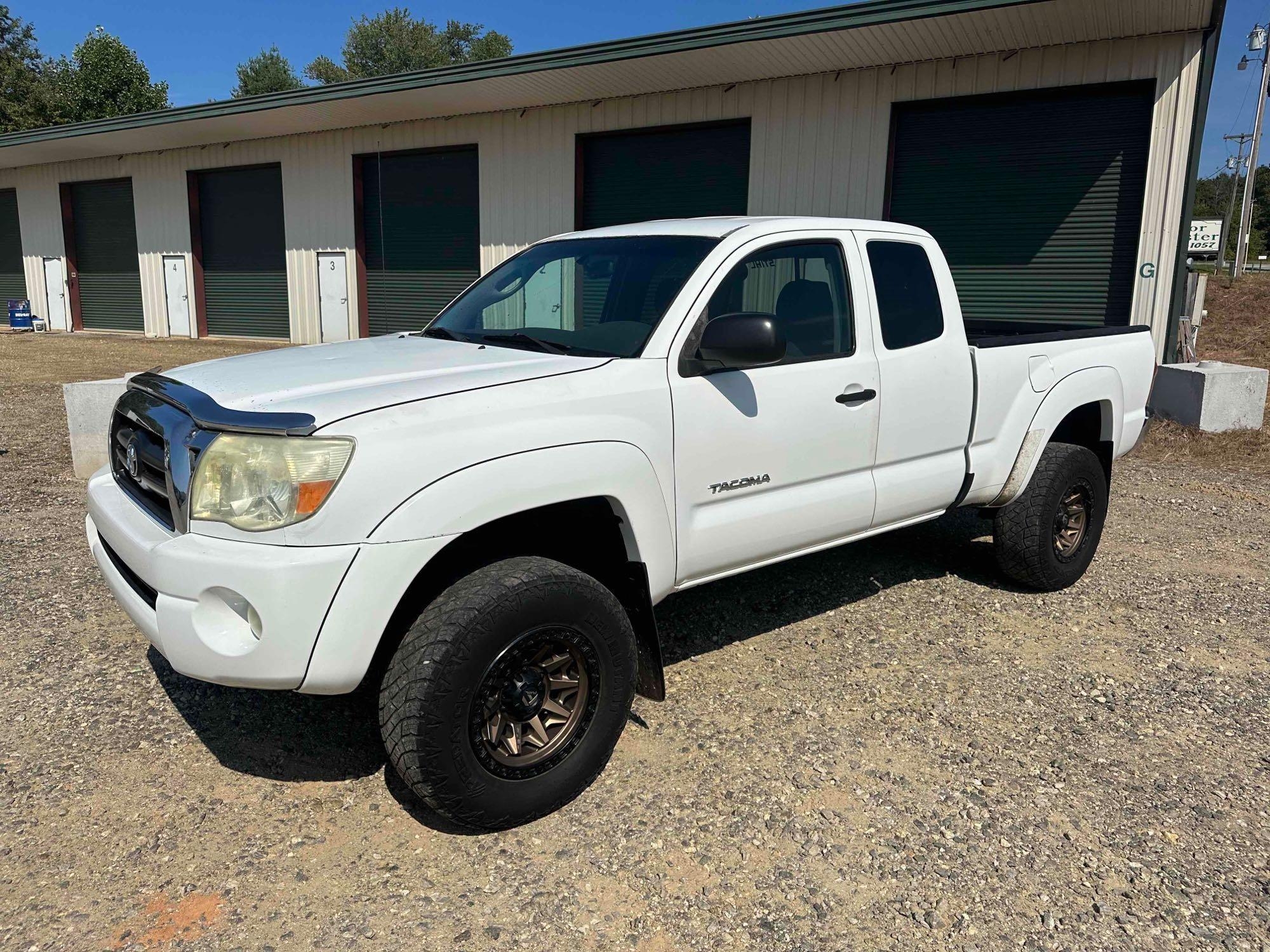 2008 Toyota Tacoma 4x4 Pickup Truck, VIN # 5TEUU42N18Z513386 (A51573)