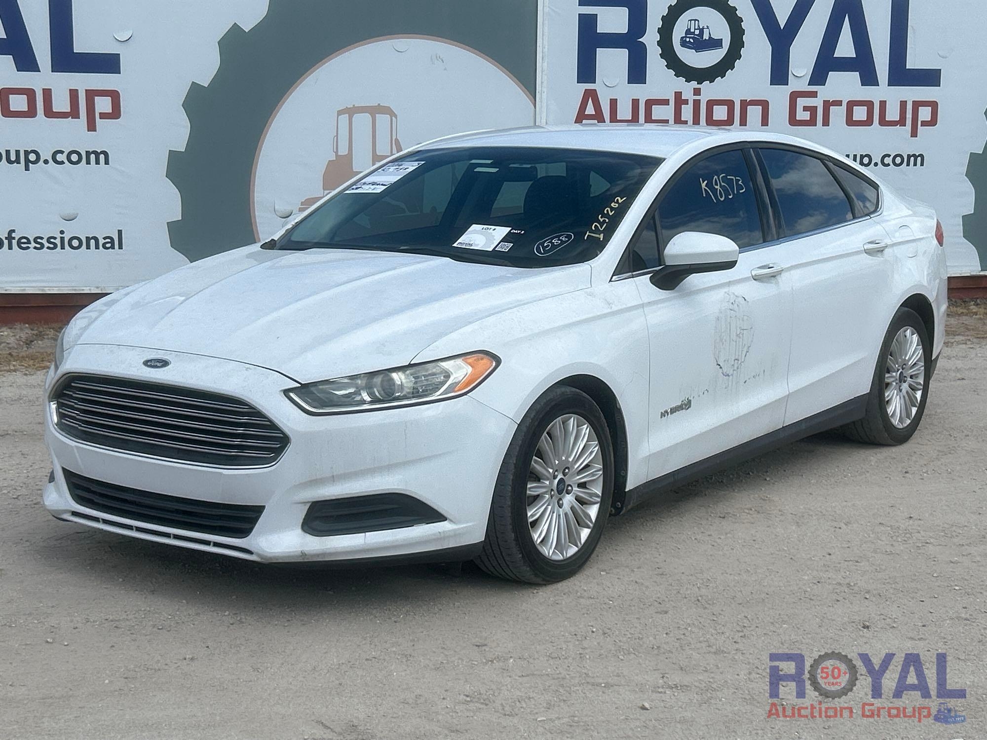 206 Ford Fusion Hybrid Sedan (A55758)