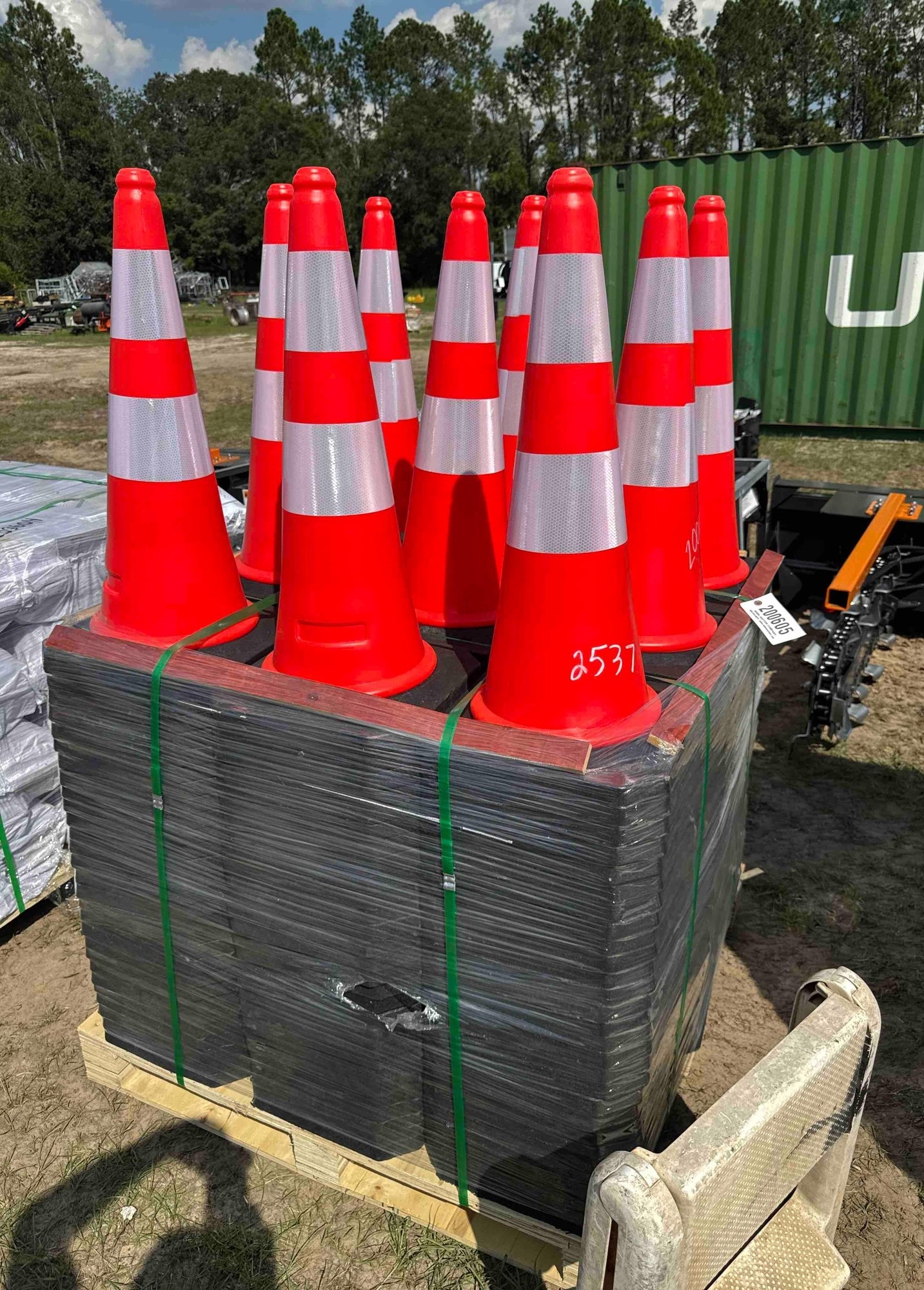 (APPROX 250) UNUSED LANDHERO 30" TRAFFIC CONES (A51248)