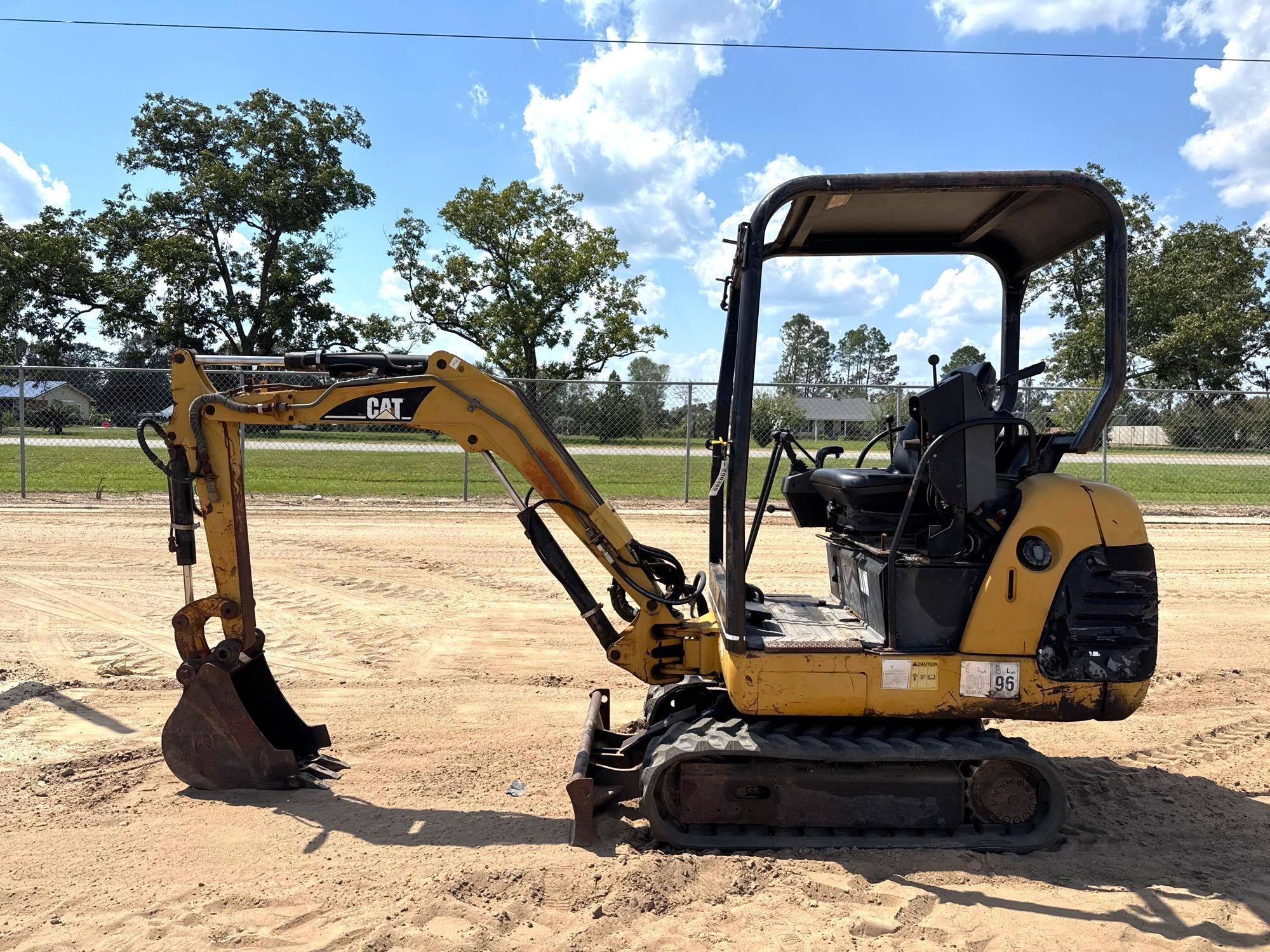 1999 CATERPILLAR 301.5 EXCAVATOR (A51246)