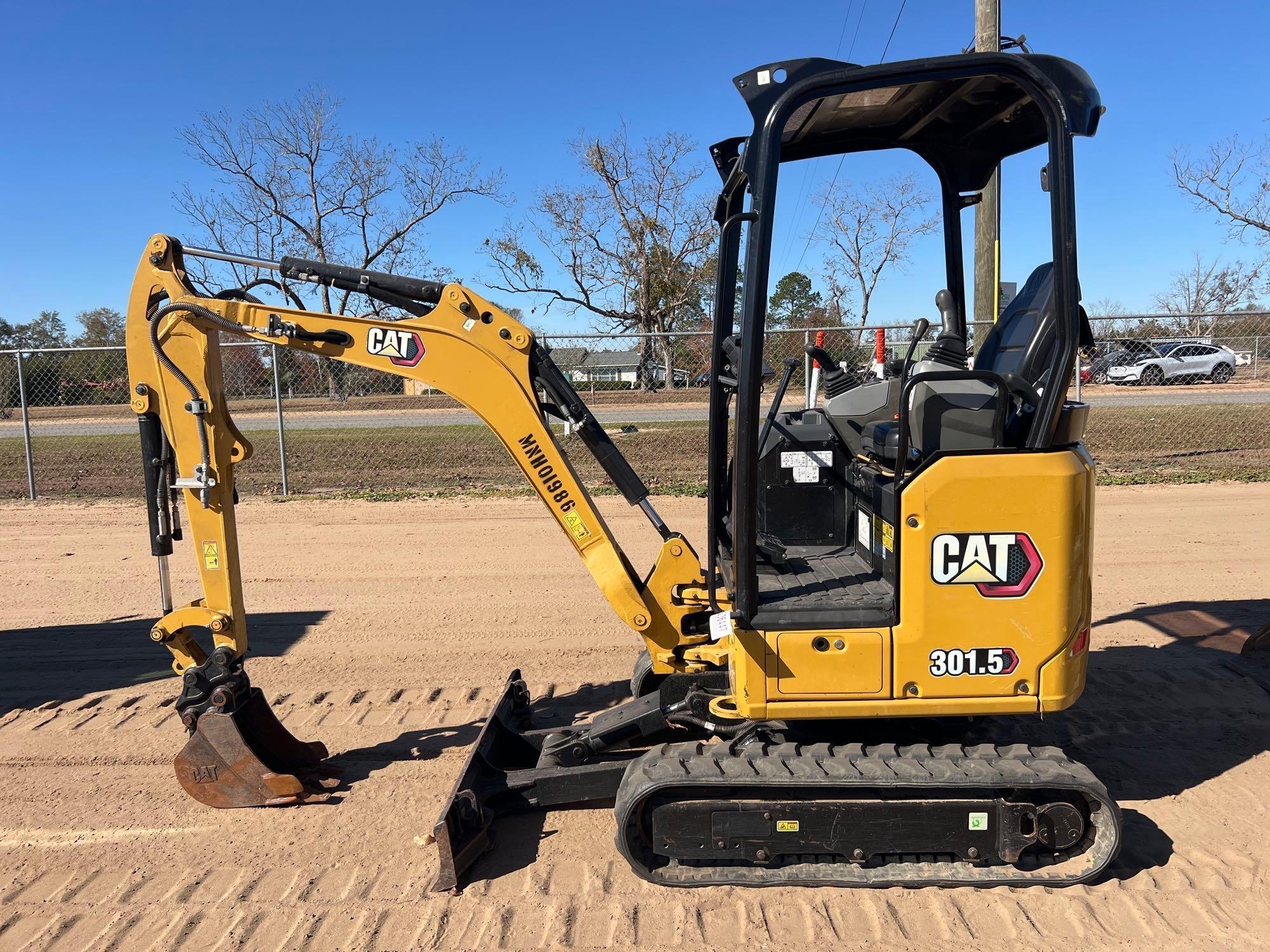 2022 CATERPILLAR 301.5 EXCAVATOR (A52709)