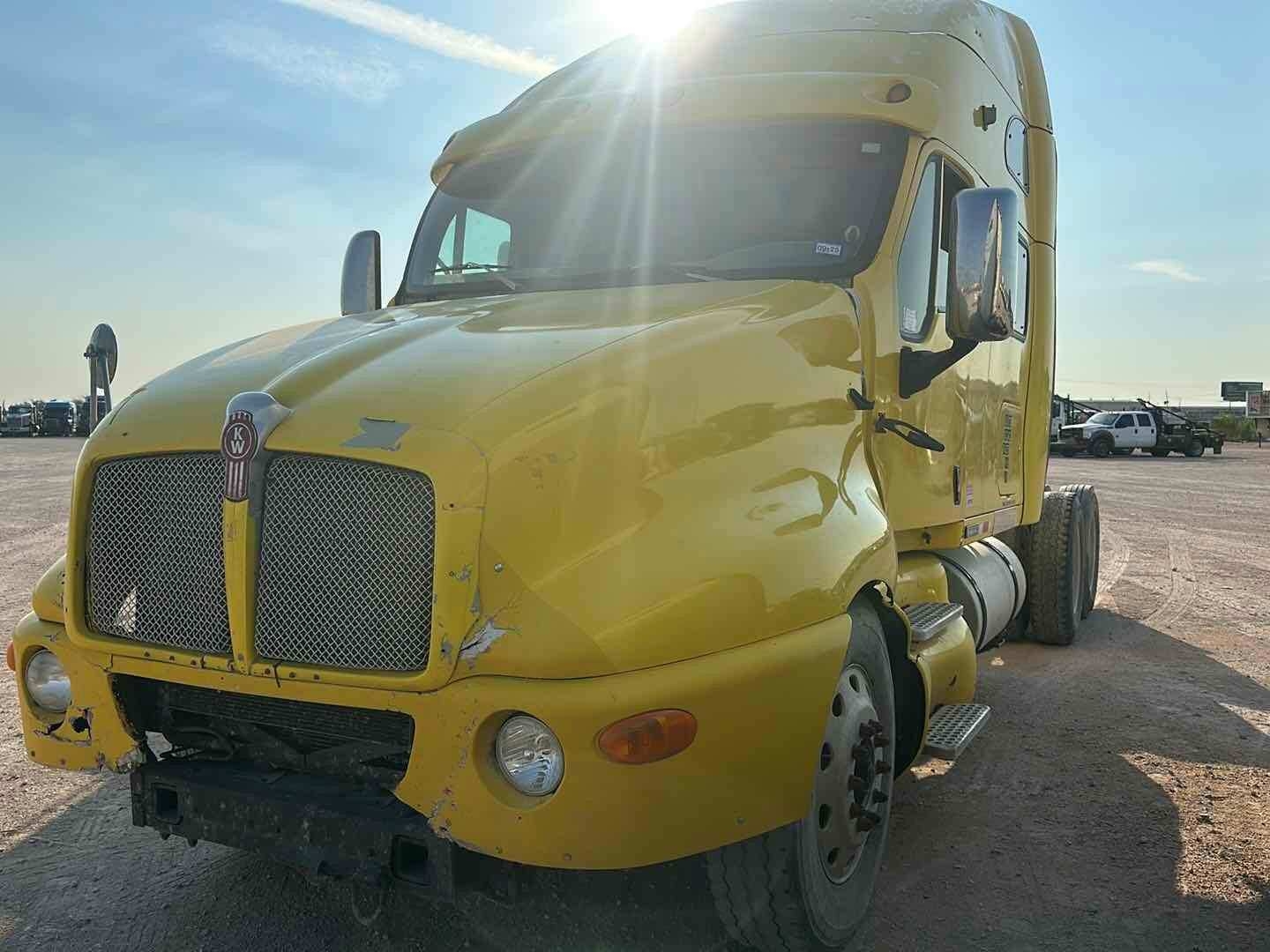 2003 KENWORTH T2000 (A52472)