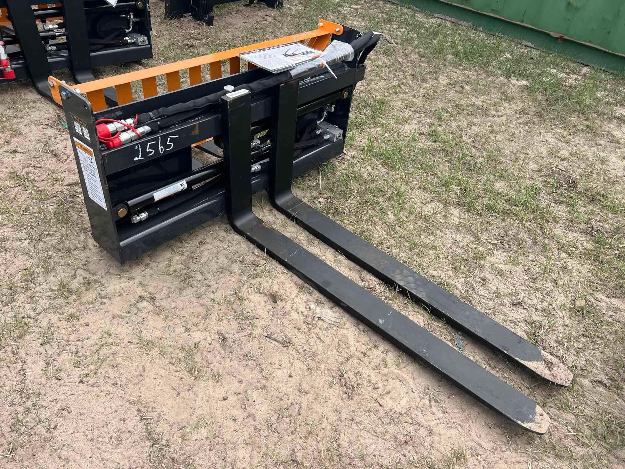 UNUSED WOLVERINE PFA-11-3300G HYD PALLET FORKS (A51248)