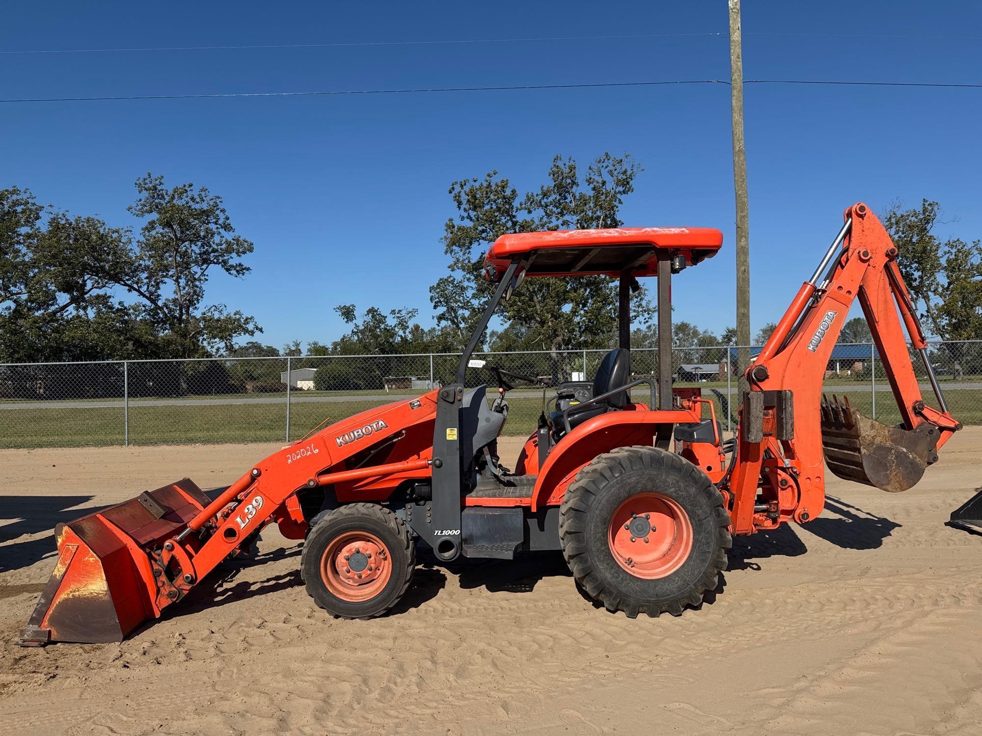 KUBOTA L39 BACKHOE (A52705)