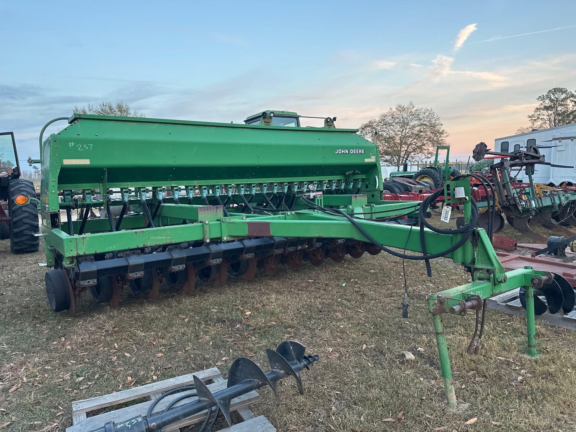 JOHN DEERE 1560 - 15' NO TILL GRAIN DRILL (A52708)