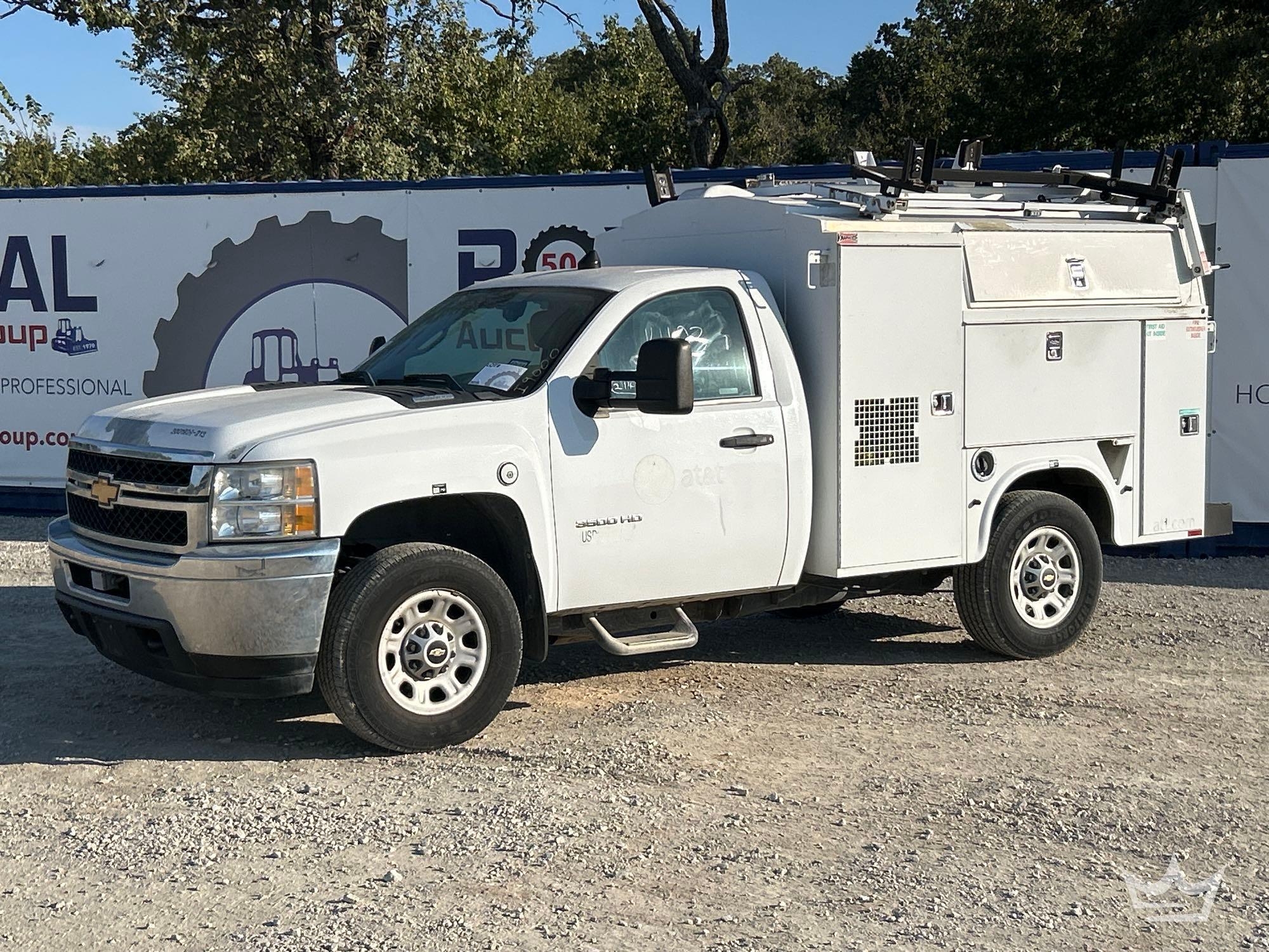 2013 Chevrolet Silverado 3500HD Enclosed Service Truck (A55973)