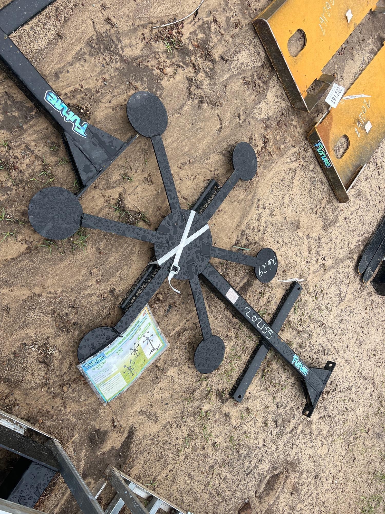 UNUSED FUTURE WINDMILL SHAPE METAL SHOOTING TARGET (A54757)