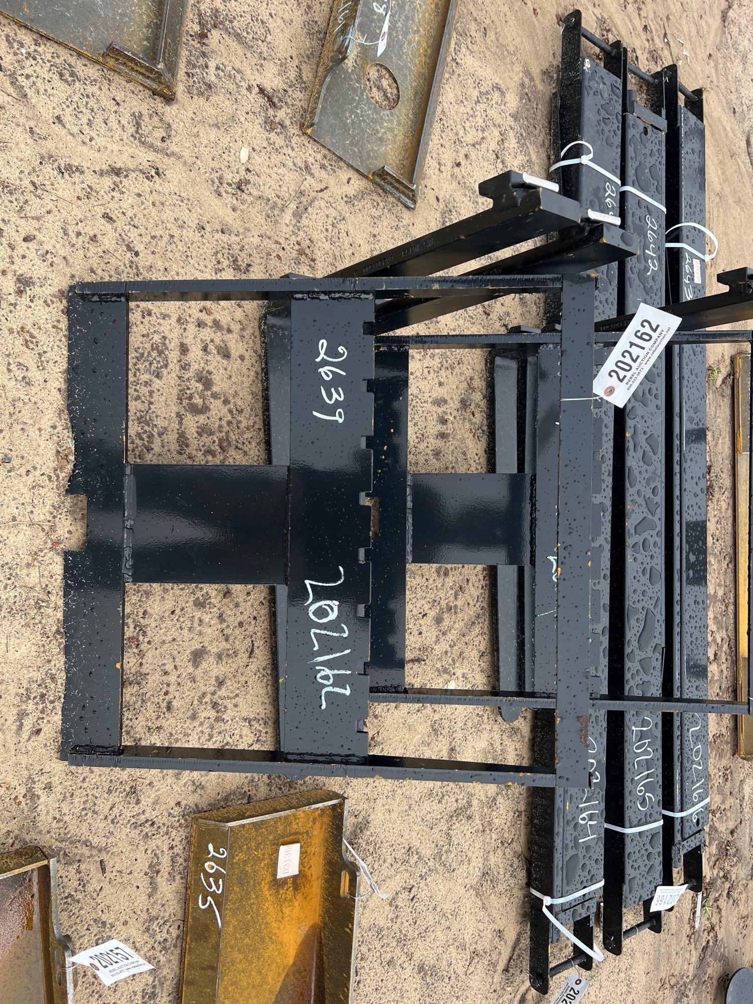 UNUSED FUTURE MINI PIN ON MAST W/ 29" FORKS (A54757)
