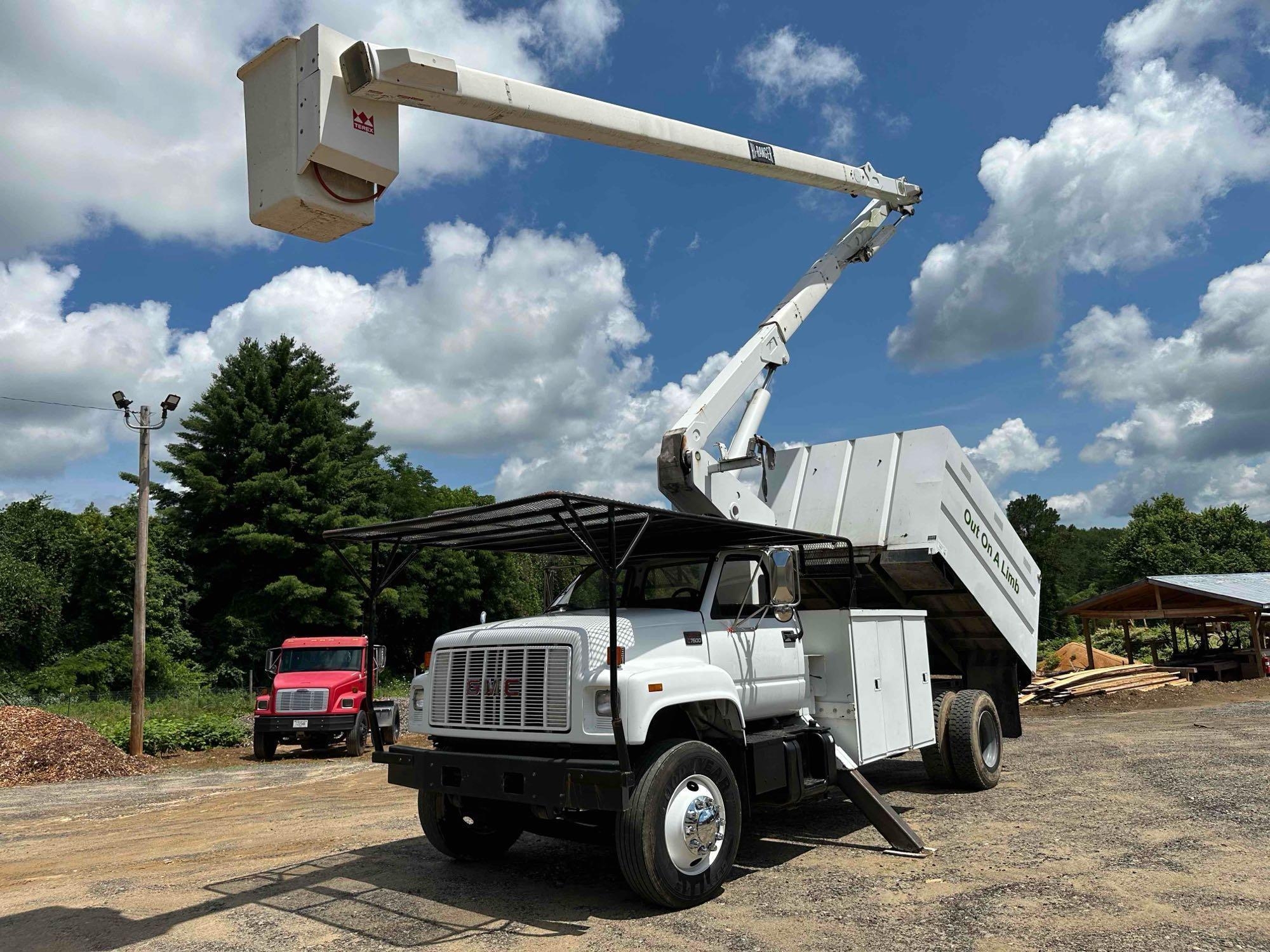 2001 GMC C7500 Bucket Truck, VIN # 1GDL7H1C21J503200 (A51572)