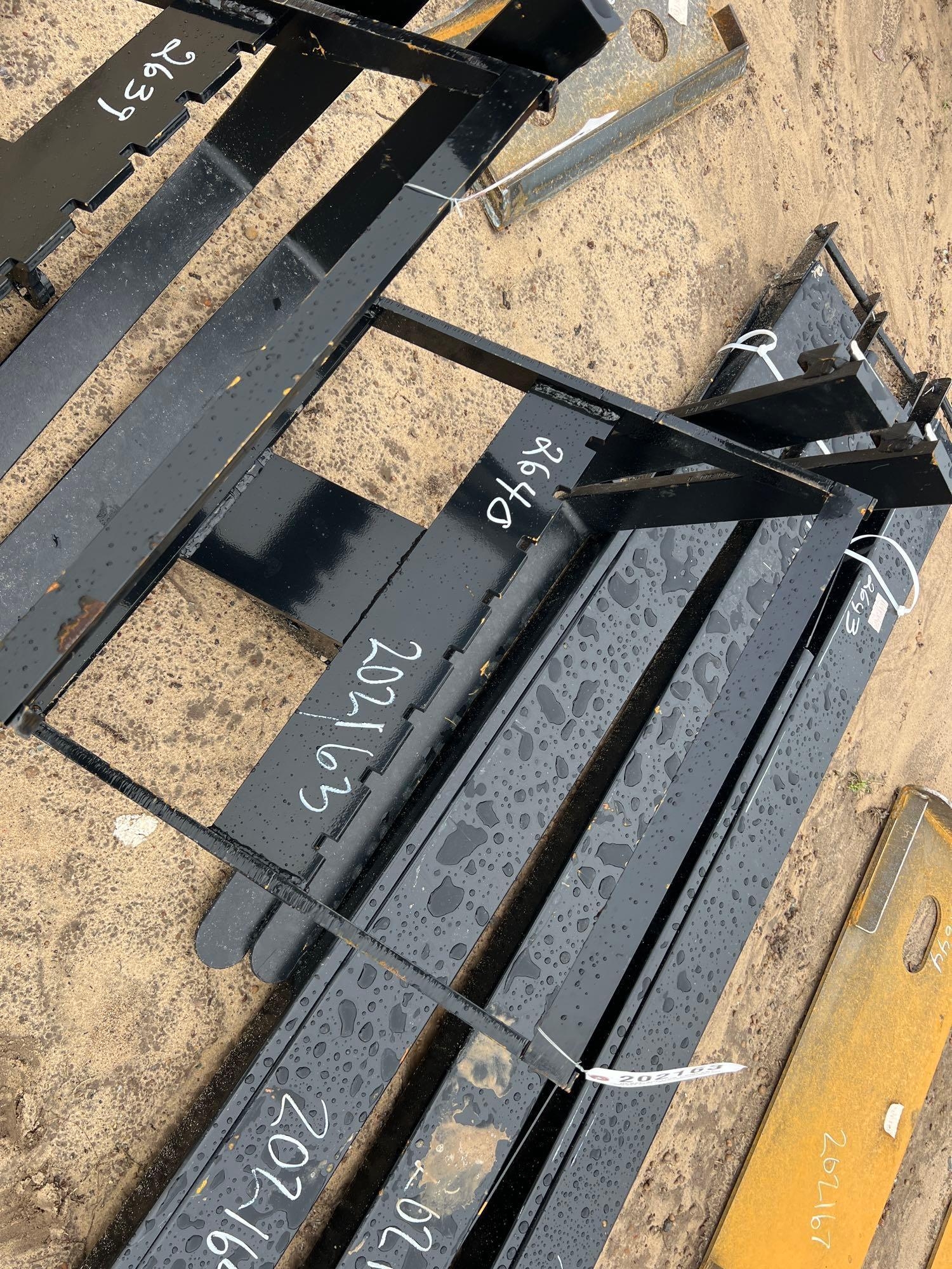 UNUSED FUTURE MINI PIN ON MAST W/ 29" FORKS (A54757)