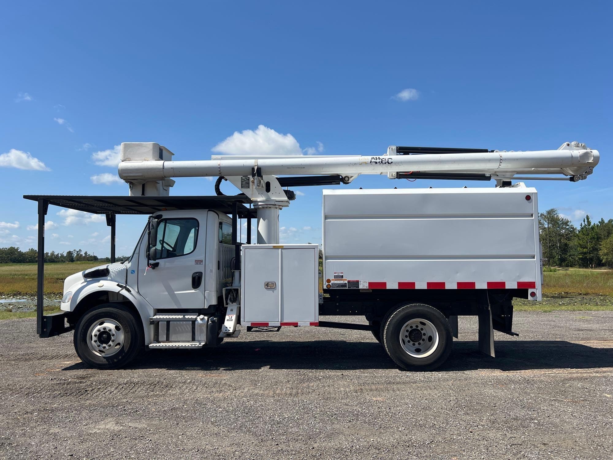 2020 FREIGHTLINER DEBRIS BUCKET TRUCK (A51406)