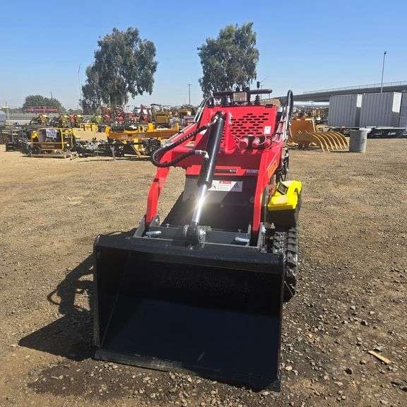 YSRT-14 Skid Steer Loader (New/Unused) Includes Bucket and accepts multiple attachments (A59225)