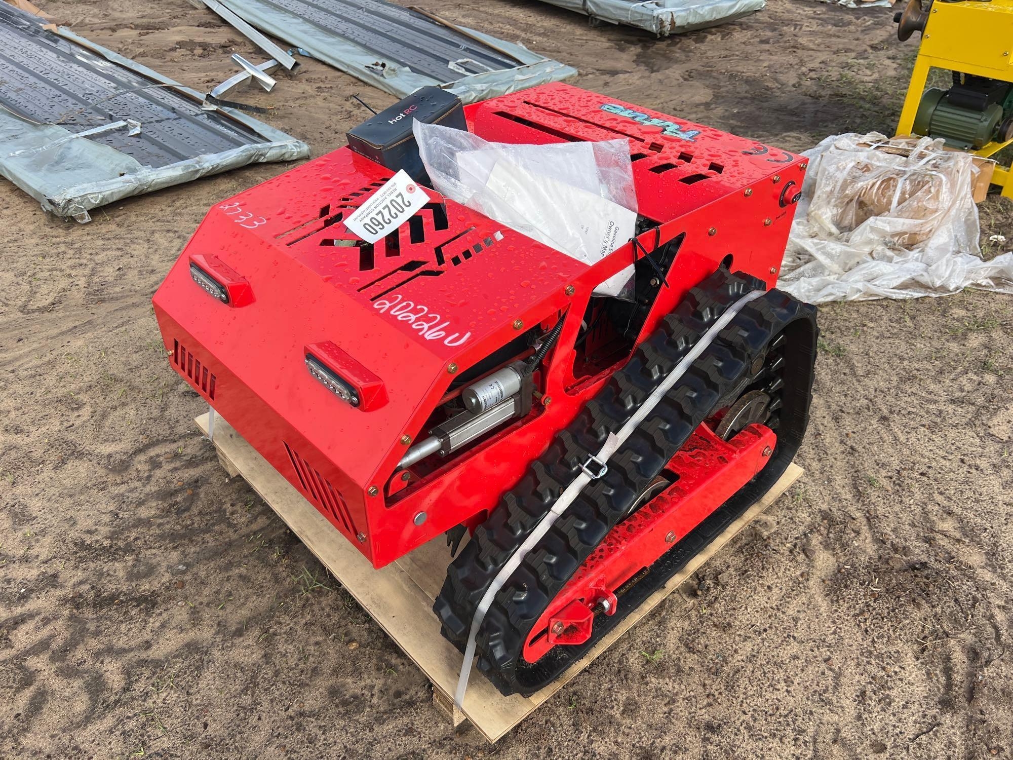 UNUSED FUTURE FT800 CRAWLER LAWN MOWER (A54757)