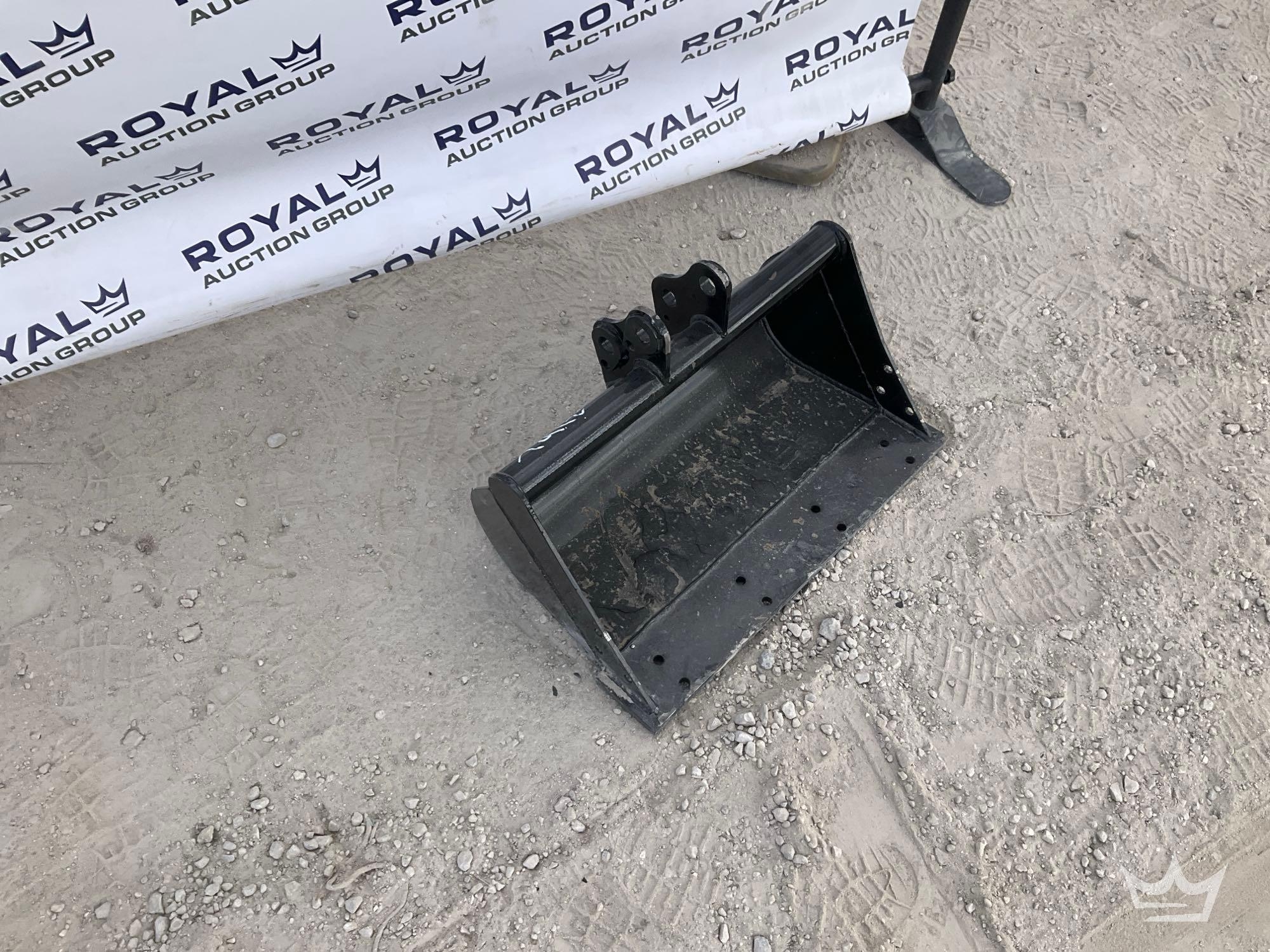 24in Bucket Mini Excavator Attachment (A56857)