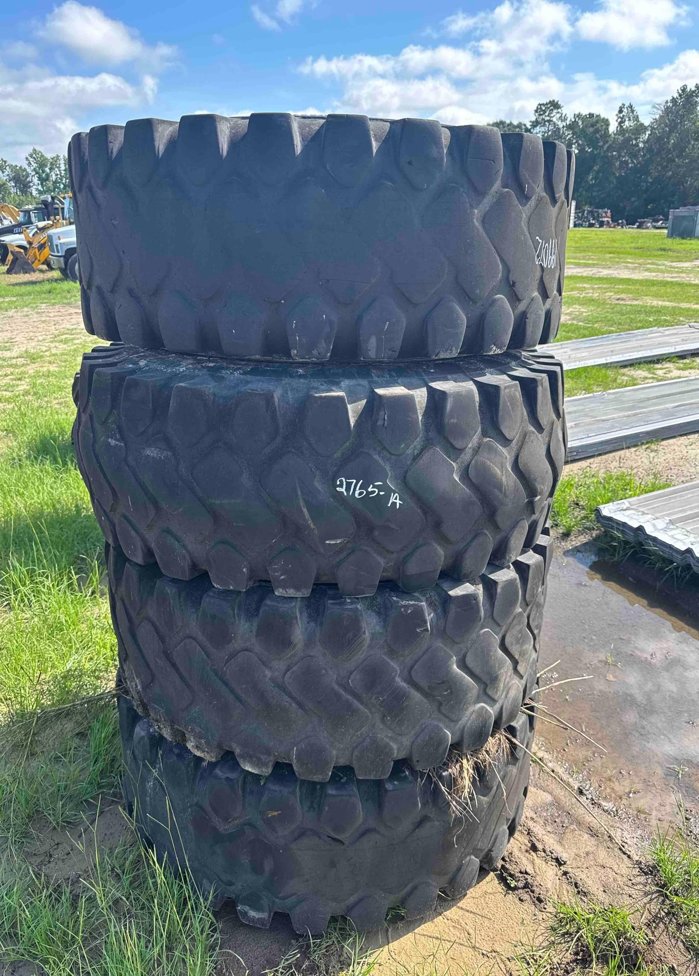(4) 20.5R25 13 WHEEL LOADER TIRES & WHEELS (A51244)