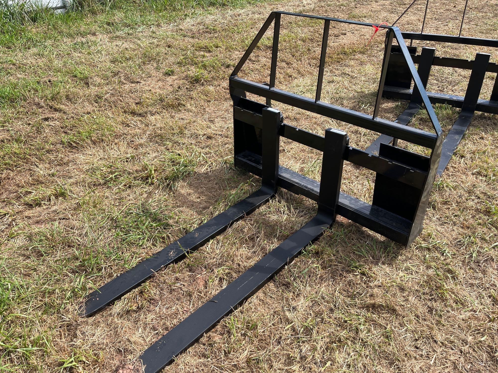 New/Unused 48in Quick Attach Pallet Forks (A51573)