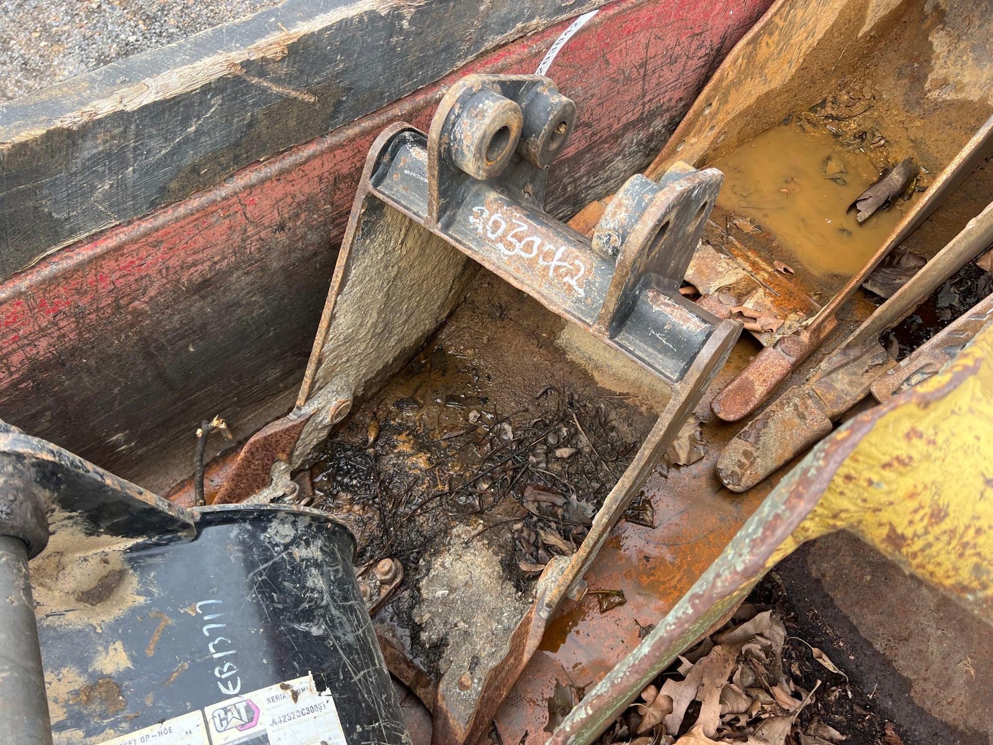 18" PIN ON BUCKET (A52707)