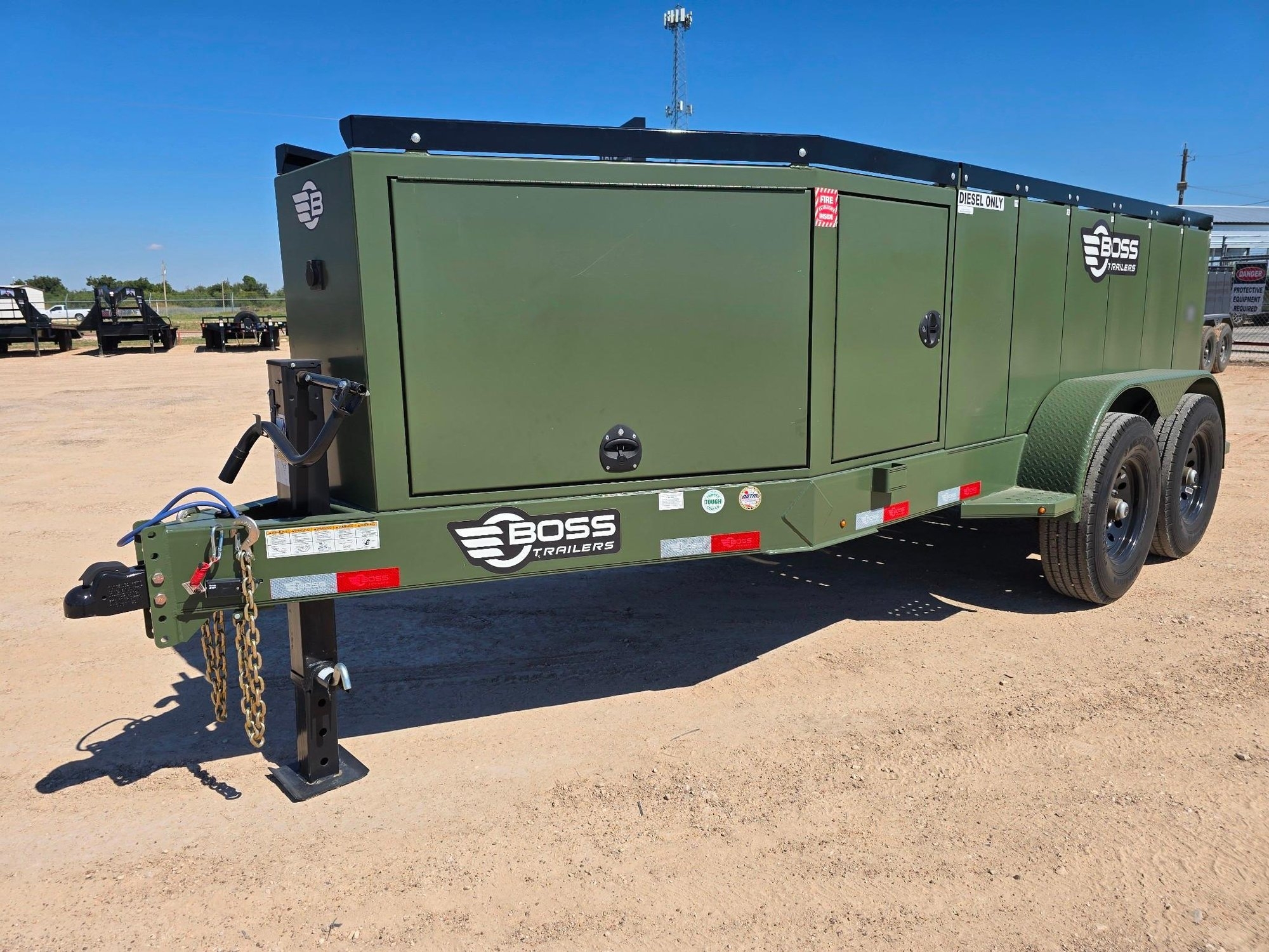 BOSS MT 660 Fuel Trailer - 660 Gallon Mobile Diesel Tank, DOT-Approved (A55314)