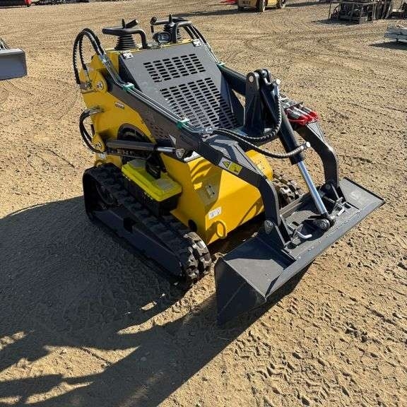 2025 Starvox SV-480 23HP Mini Skid Steer Loader (New/Unused) Includes Bucket and accepts multiple... (A59225)