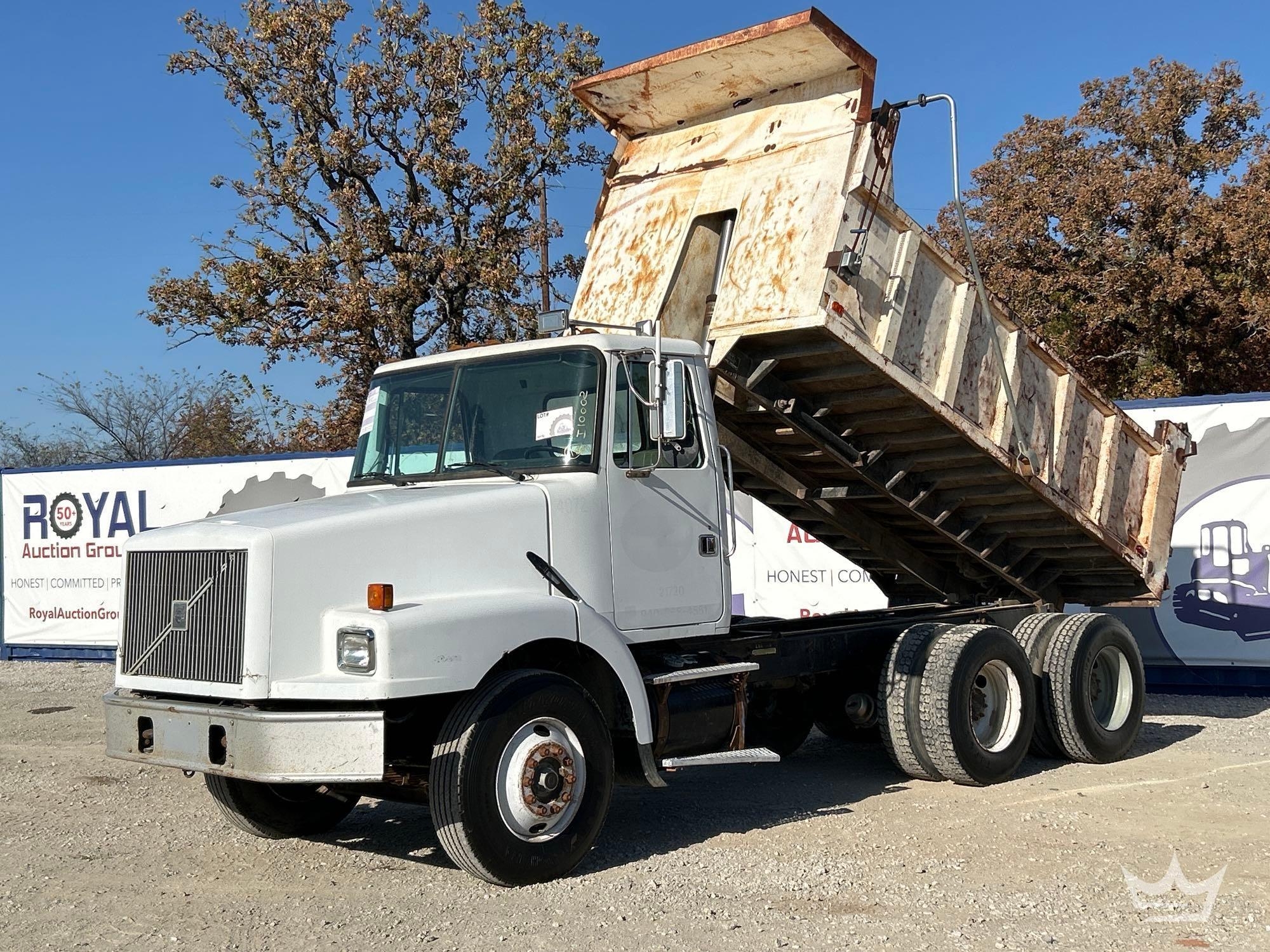 1999 Volvo WG T/A Dump Truck (A55973)