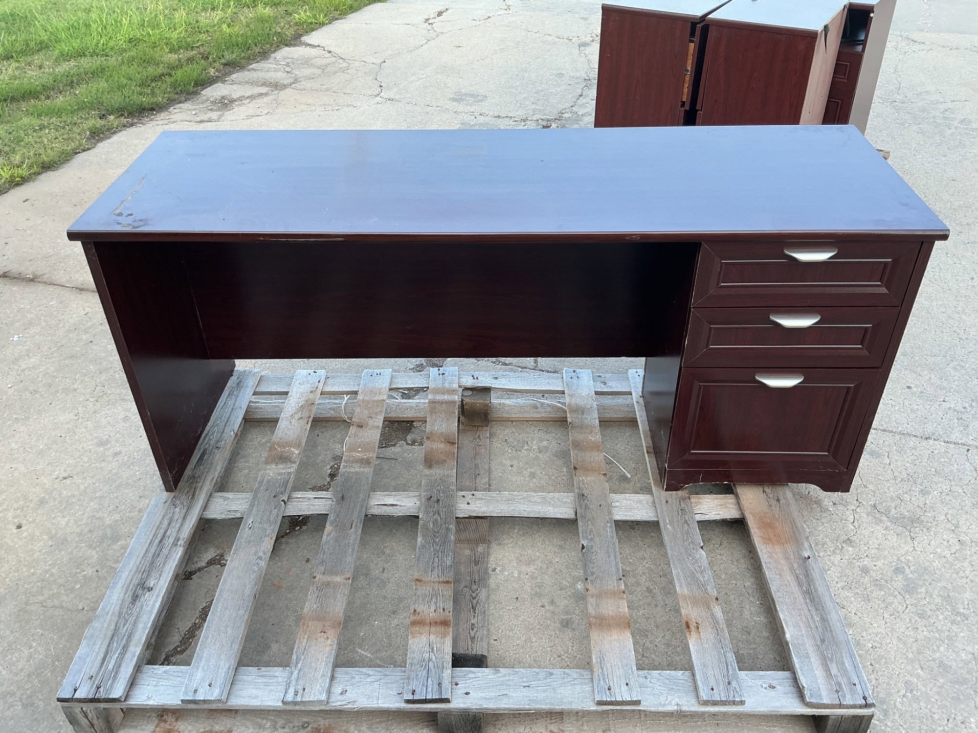 DESK (A53843)