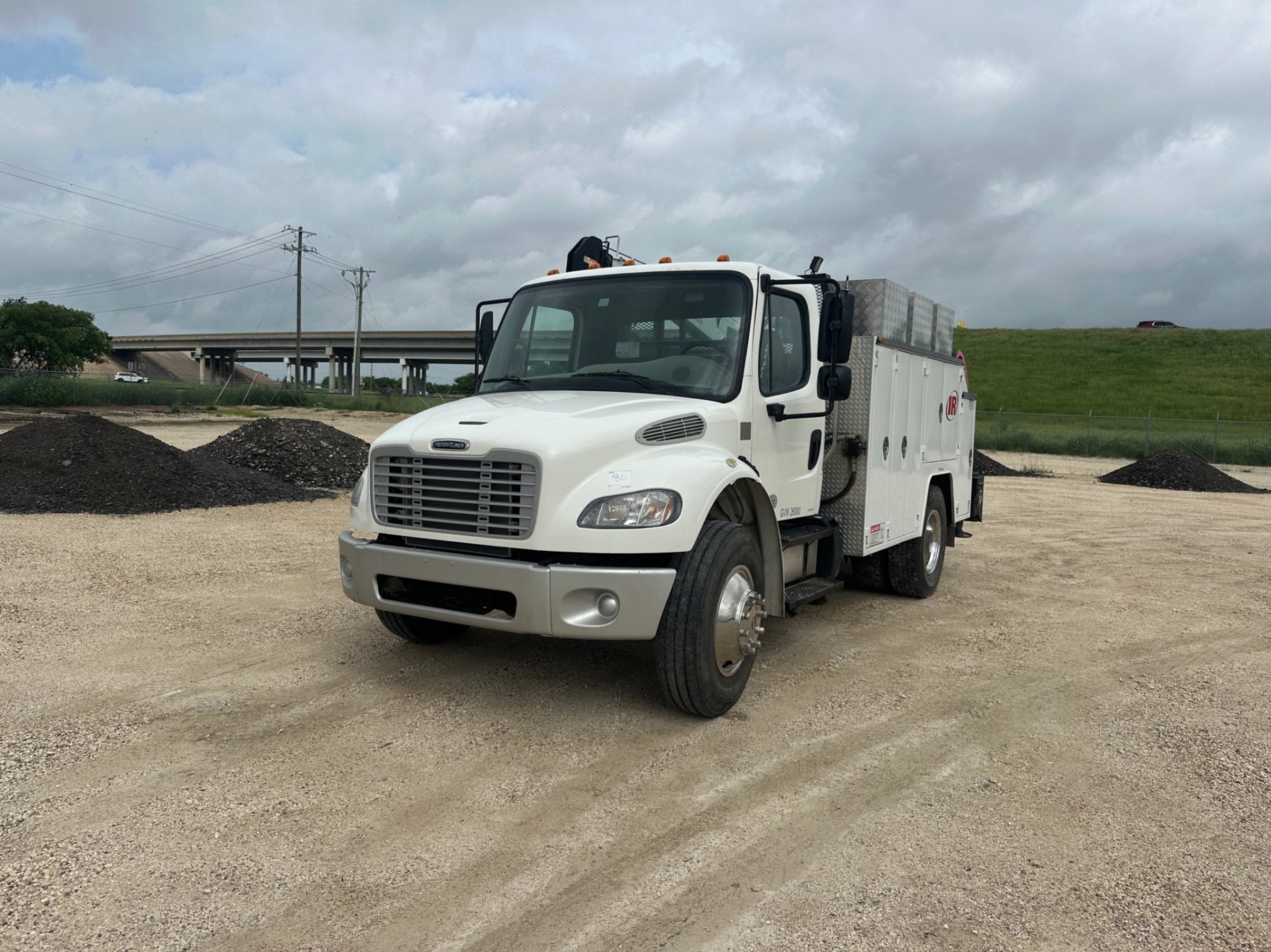 2020 FREIGHTLINER M2 SERVICE TRUCK (A58214)