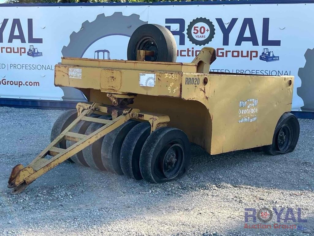 12-Wheel Pneumatic Pull-Behind Asphalt Compactor (A52377)