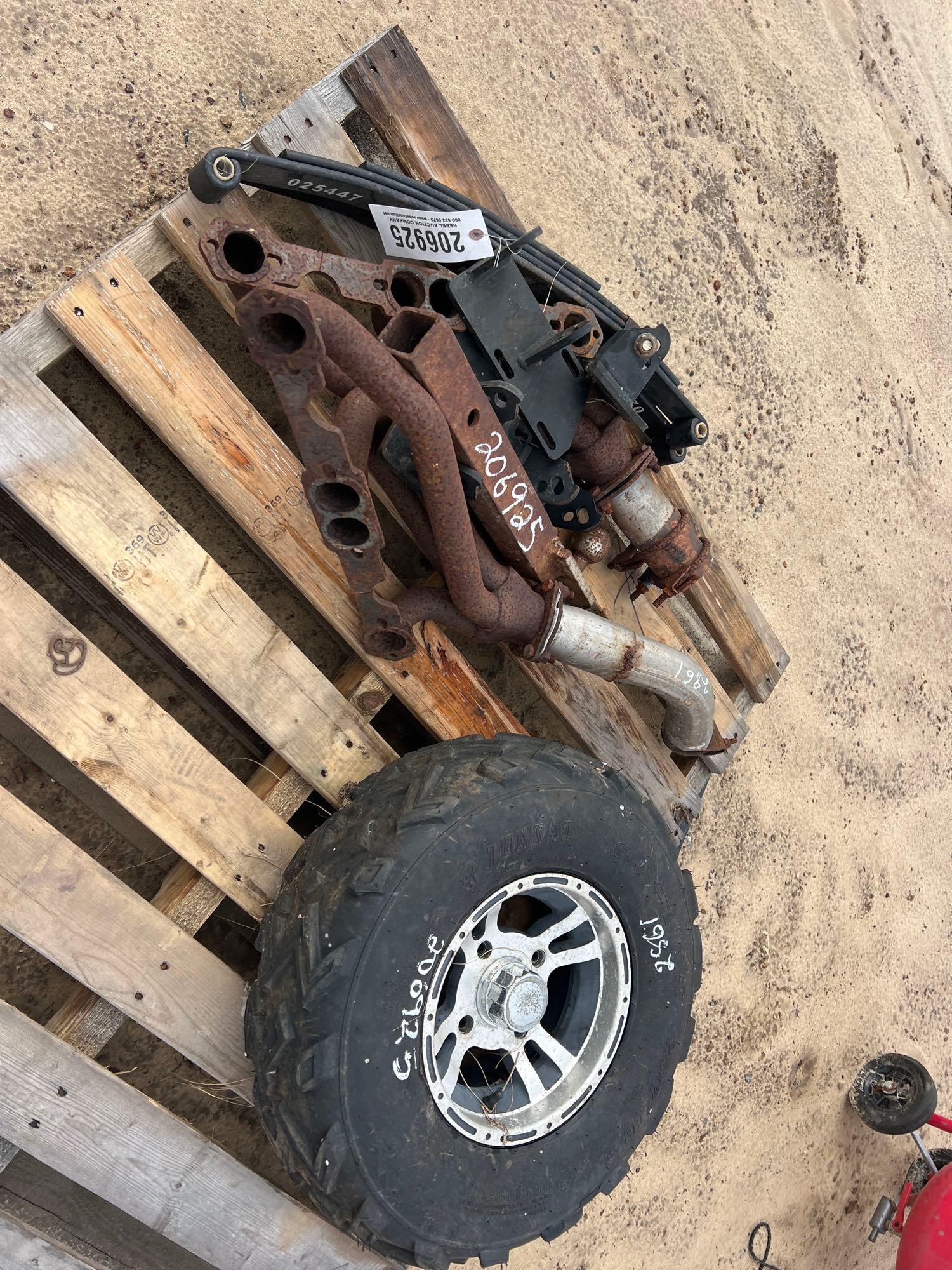 HEADERS & ENGINE MOUNTS FOR V8 ENGINE SWAP (A58376)