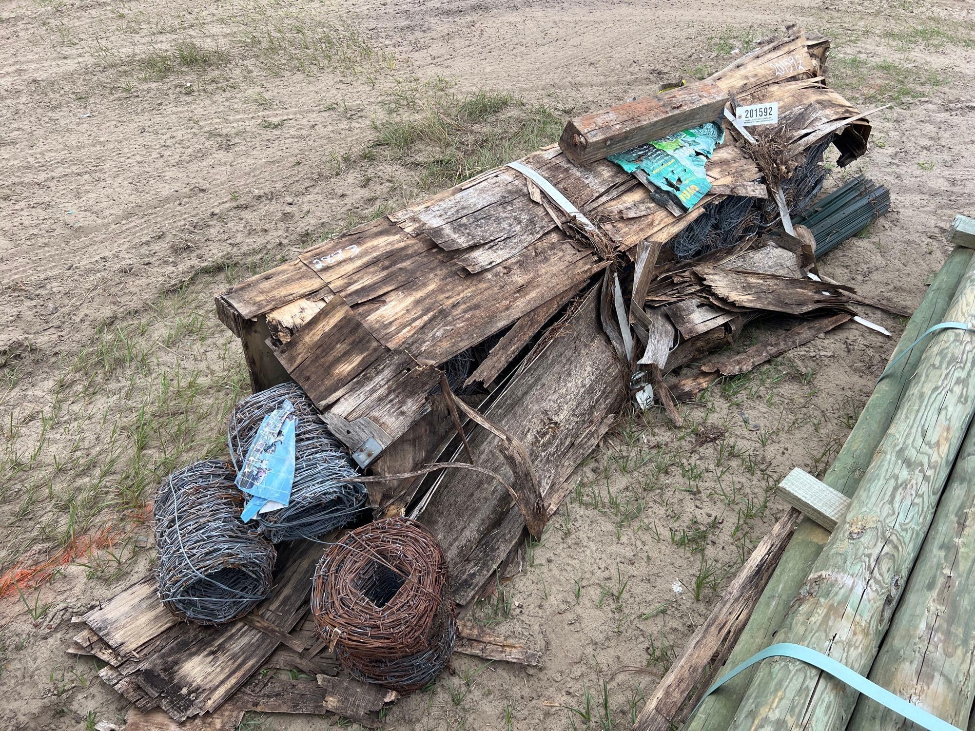 (41) T-POSTS W/ (20) ROLLS OF BARBED WIRE (A54757)