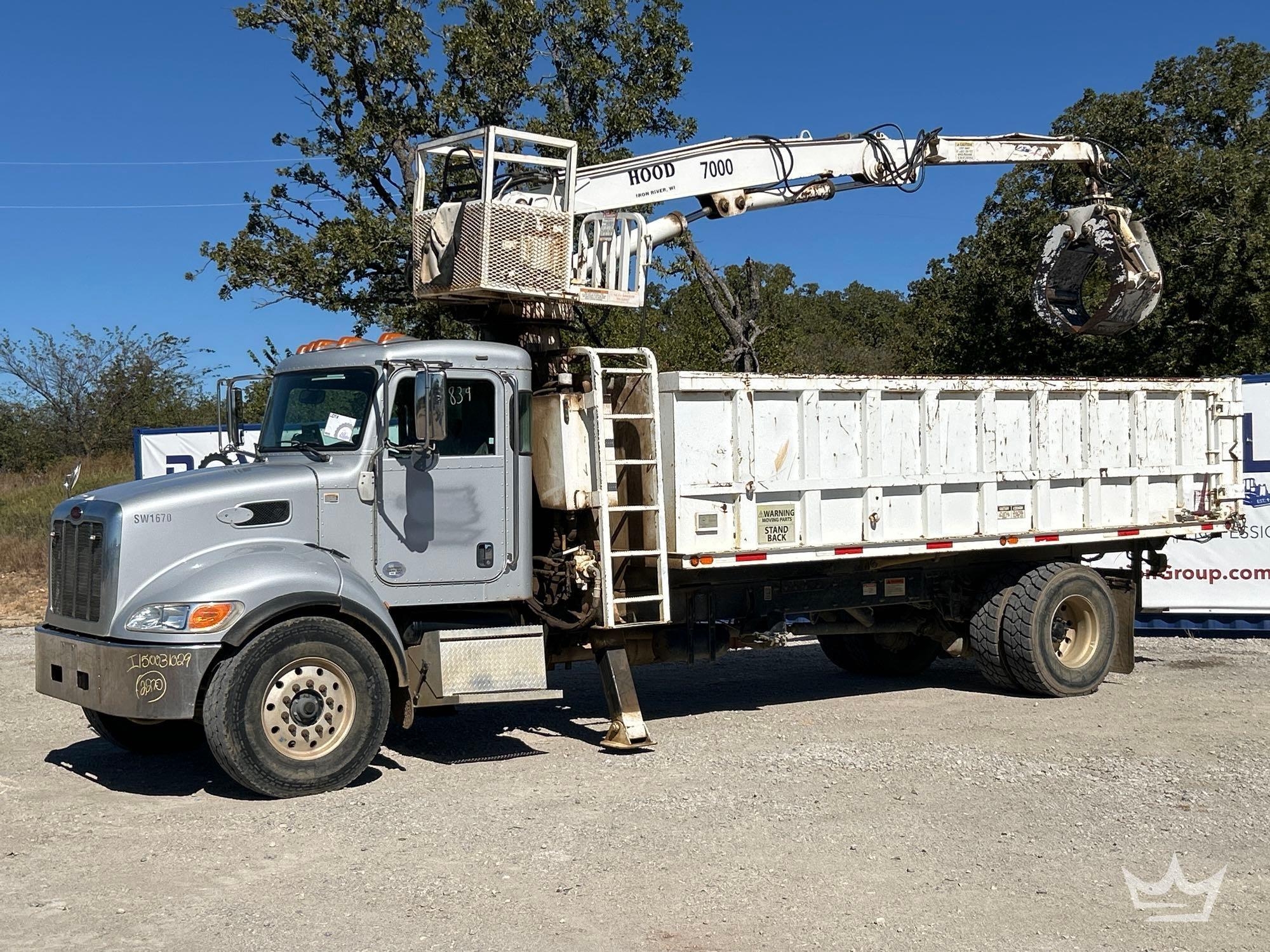 2017 Peterbilt 348 Hood 7000 Grapple Truck (A55973)
