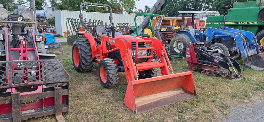 Kubota L3130 Compact Tractor (RIDE AND DRIVE) (A50774)