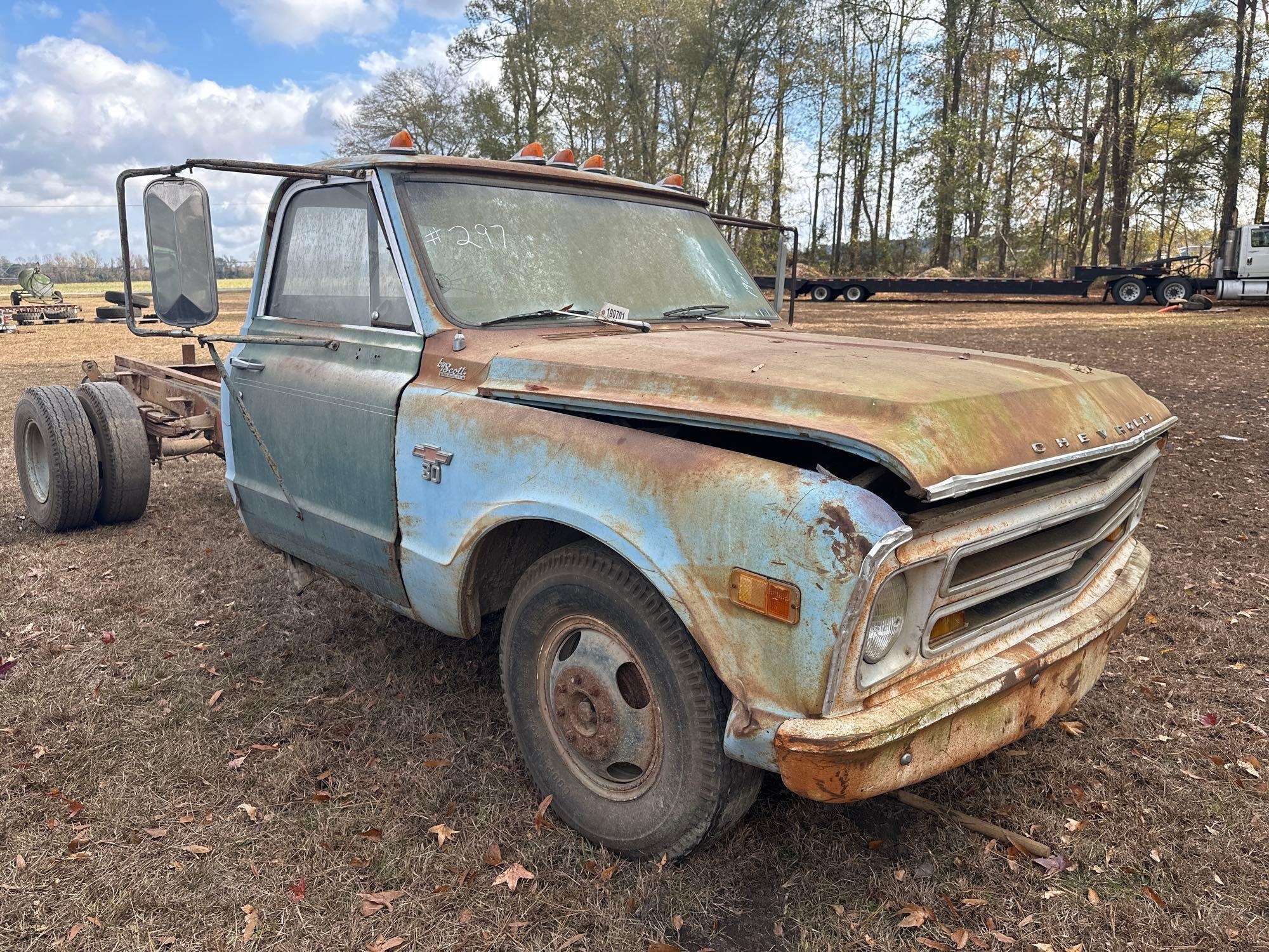 CHEVROLET C-30 CAB & CHASSIE (A52708)