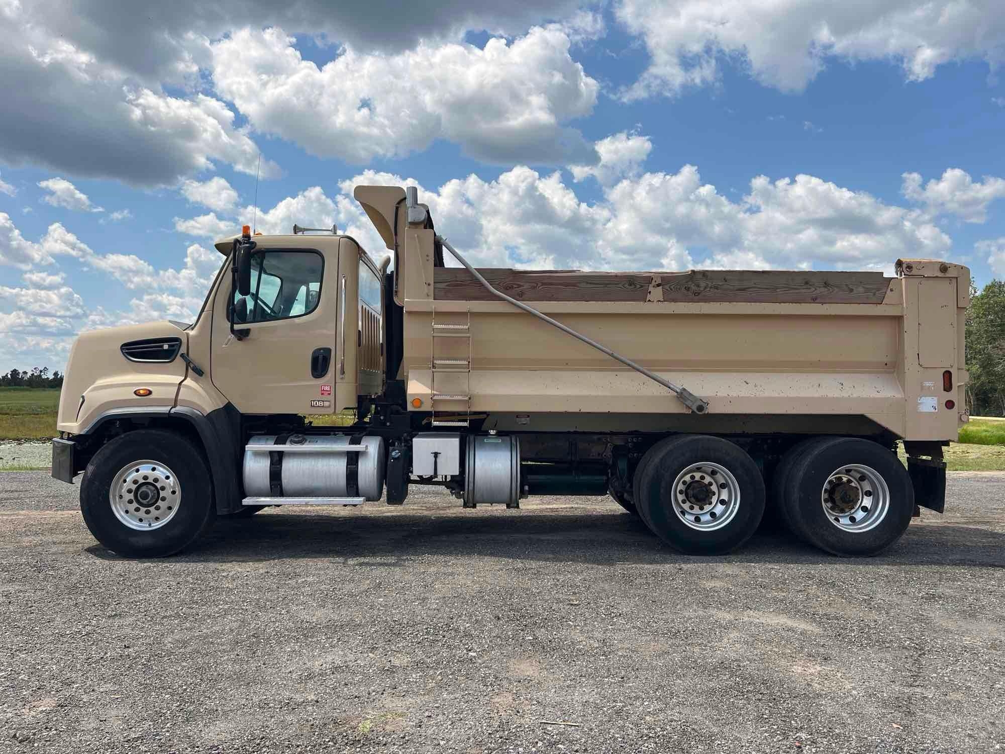 2018 FREIGHTLINER 108SD DUMP TRUCK (A51406)
